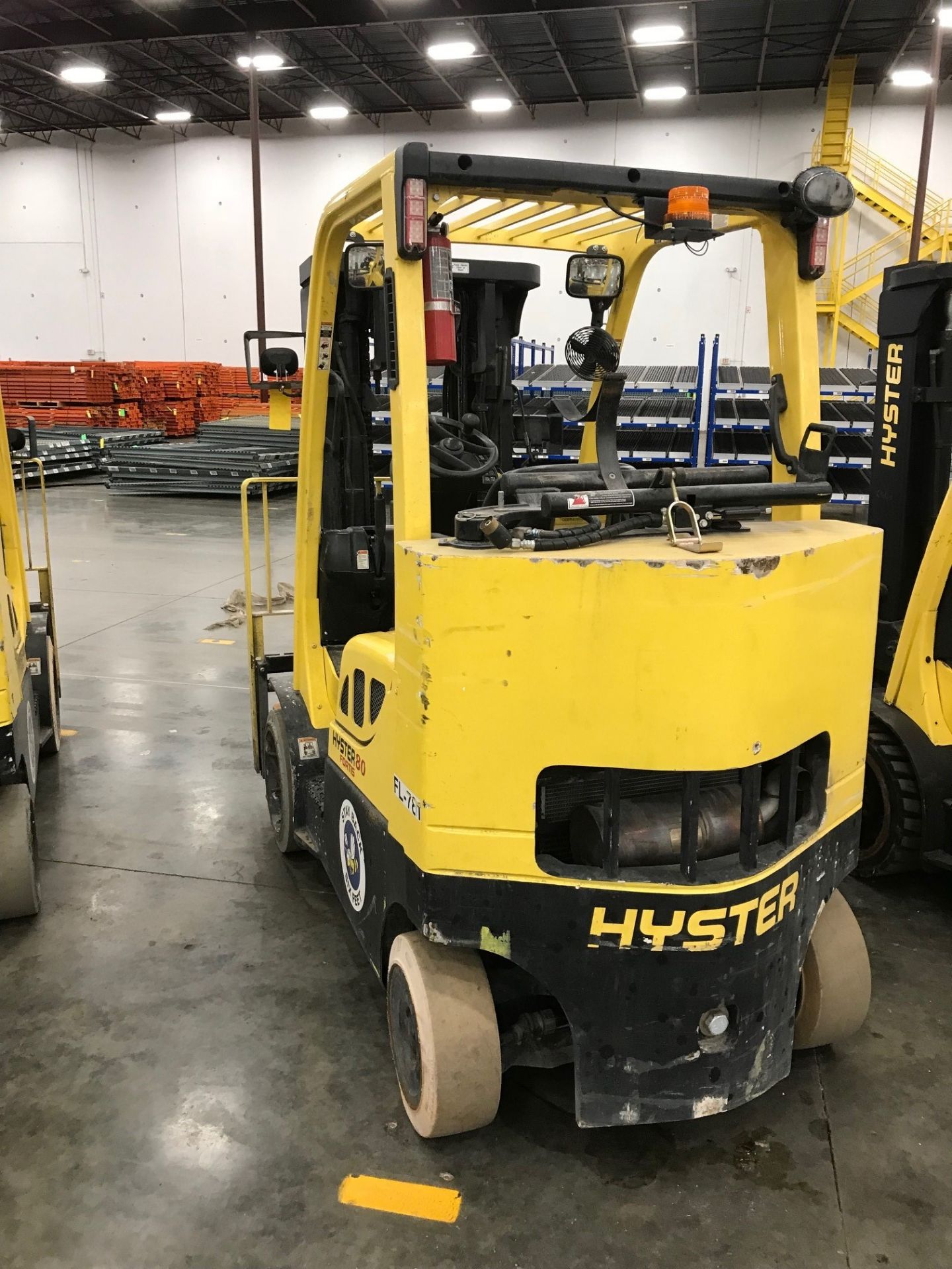 2007 HYSTER S80FT 8,000 LB. CAPACITY FORKLIFT; SOLID NON-MARKING TIRES, LP GAS, 83''/174'', 3- - Image 2 of 2