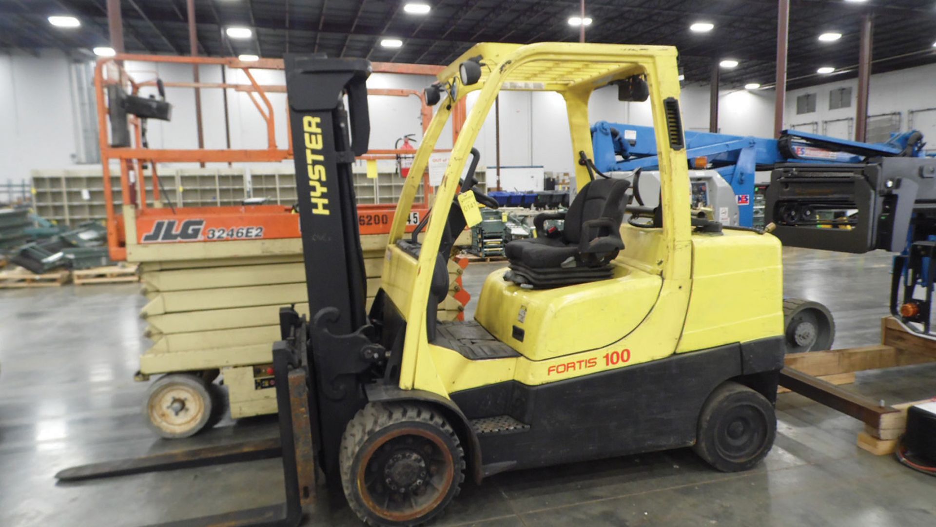HYSTER S100FT 10,000 LB. CAPACITY FORKLIFT; 2-STAGE MAST, SIDE SHIFT, LP GAS, 18,372 HOURS, S/N