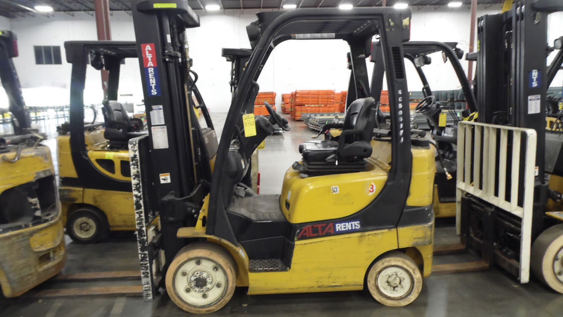 2011 YALE 5,000 LB. CAPACITY FORKLIFT; MODEL GLX050VXNVRE088, SOLID NON-MARKING TIRES, 3-STAGE MAST,