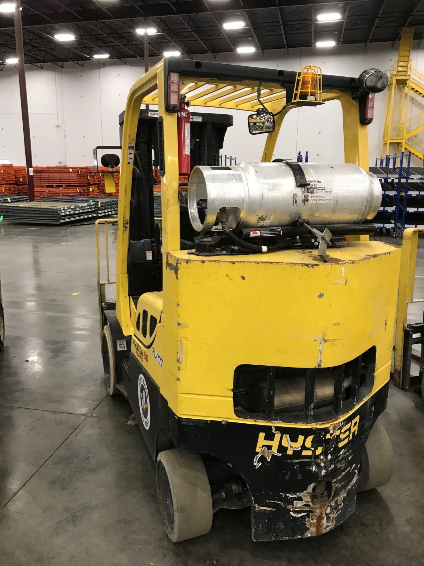 2007 HYSTER S80FT 8,000 LB. CAPACITY FORKLIFT; SOLID NON-MARKING TIRES, LP GAS, 83''/174'', 3- - Image 2 of 2