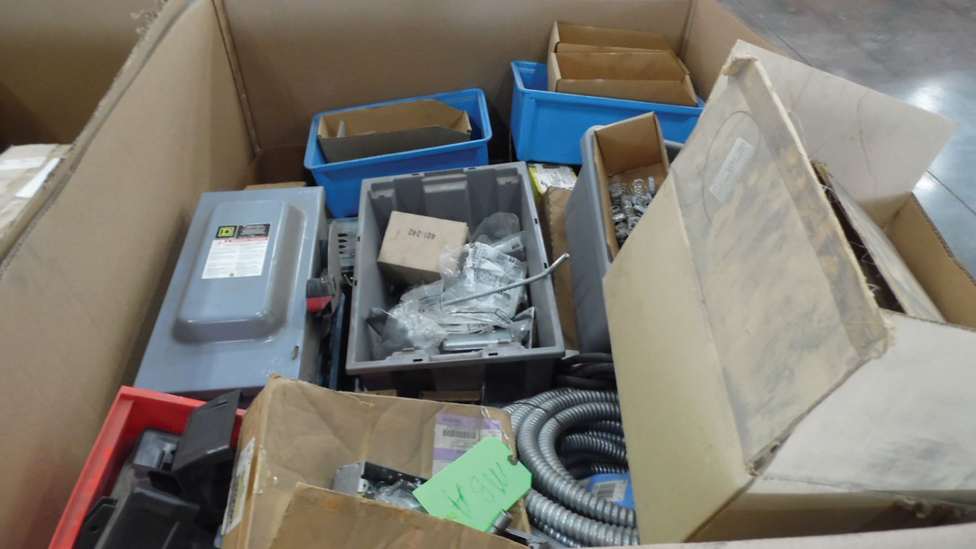 LOT OF ASSORTED ELECTRICAL PARTS