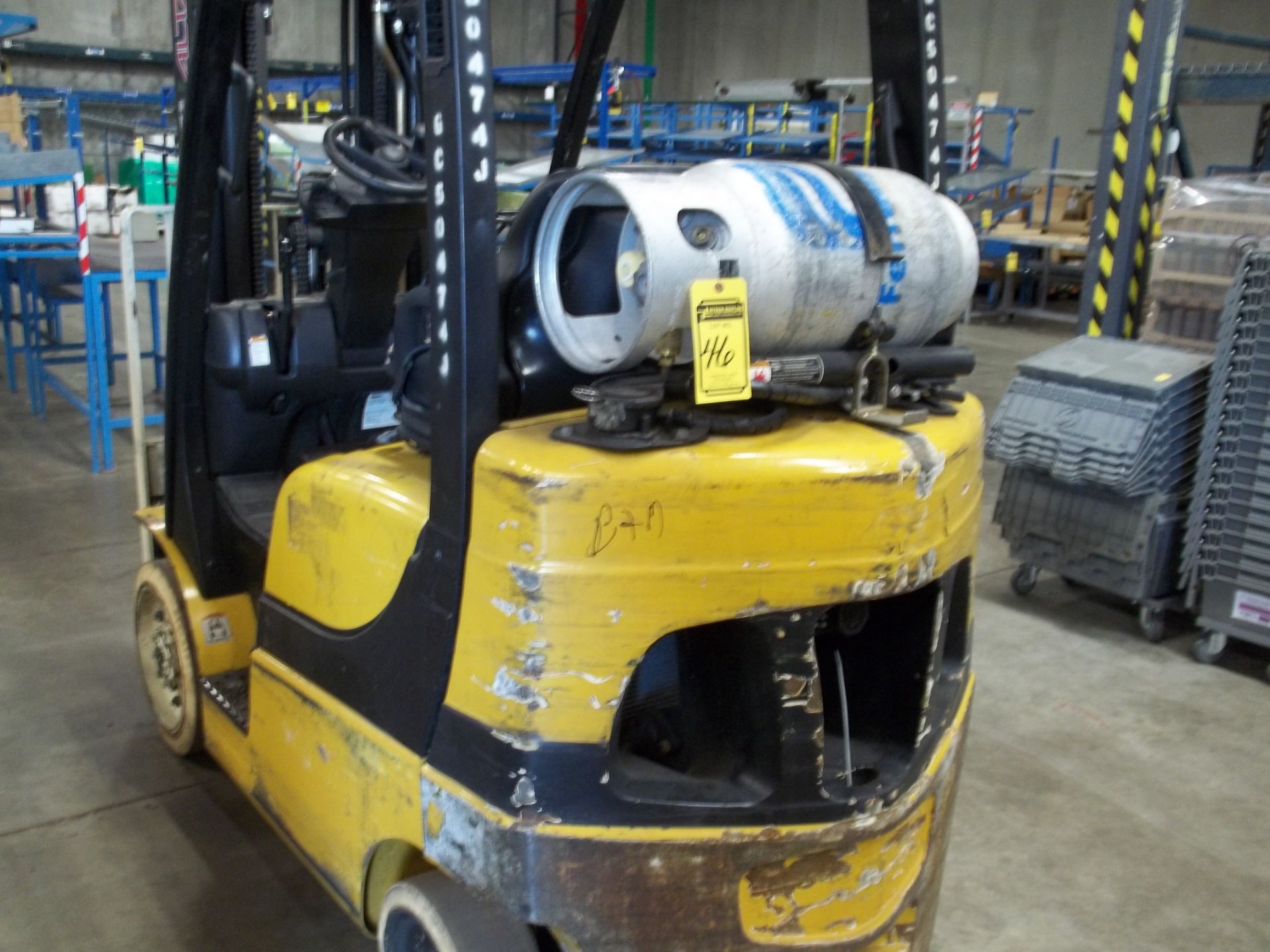 2011 YALE GLC05OVX 5,000 LB. CAPACITY FORKLIFT, LPG, SIDESHIFT, SOLID NON-MARKING TIRES, 3-STAGE - Image 3 of 6