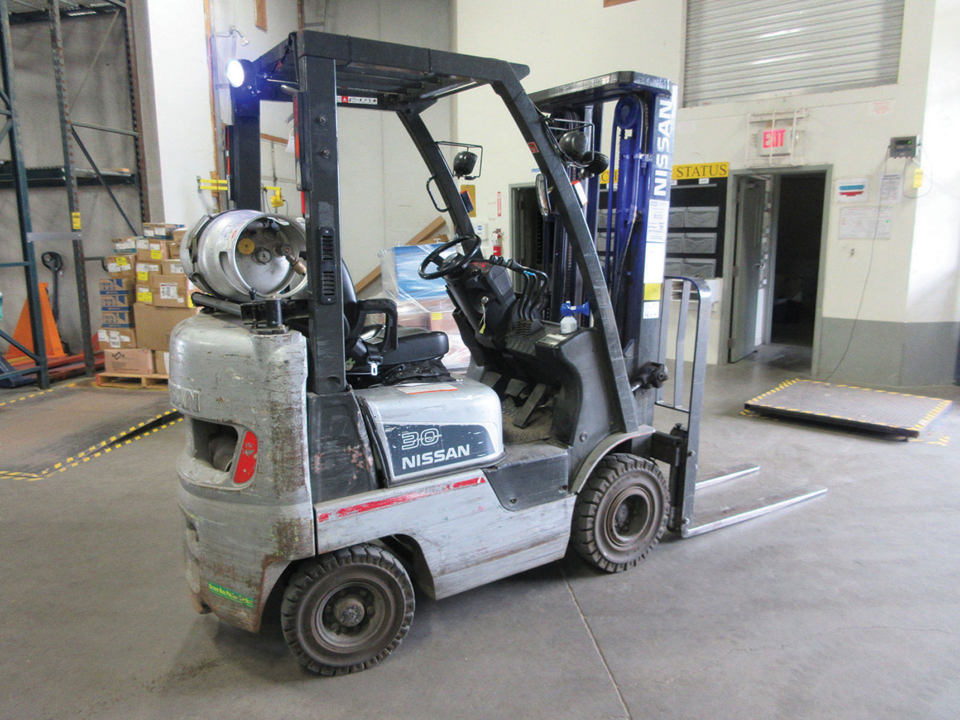 NISSAN MODEL MAPLO1A15LV 3,000 LB. CAPACITY FORKLIFT; LPG, 3-STAGE MAST, 187'' MAX LOAD HEIGHT, - Image 2 of 4