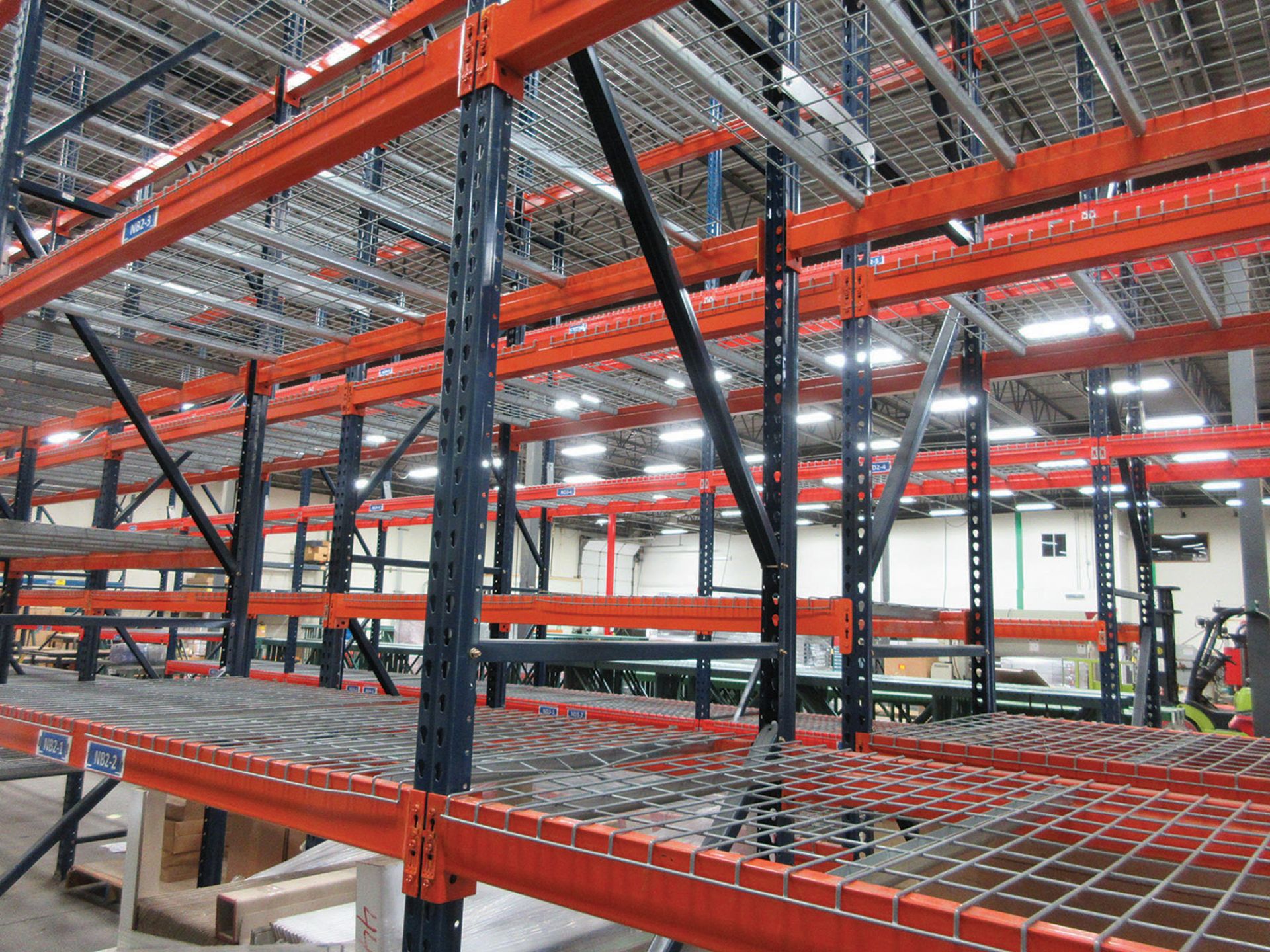 (10) SECTIONS OF STEEL KING TEARDROP STYLE PALLET RACK; (11) 18' UPRIGHTS, (64) 4'' X 8' CROSSBEAMS, - Image 2 of 3