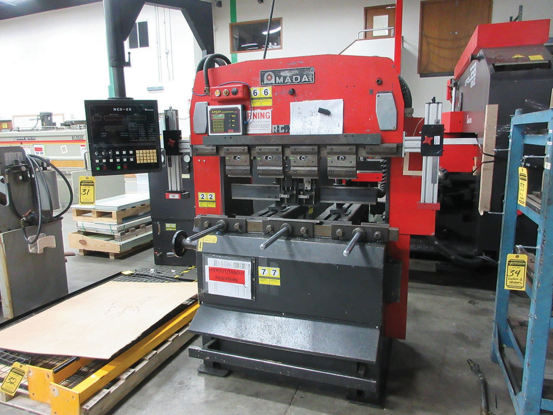 1983 AMADA RG25 25 TON X 47.3 HYDRAULIC PRESS BRAKE; 7.88'' THROAT DEPTH, 3.94'' STROKE LENGTH, 14.