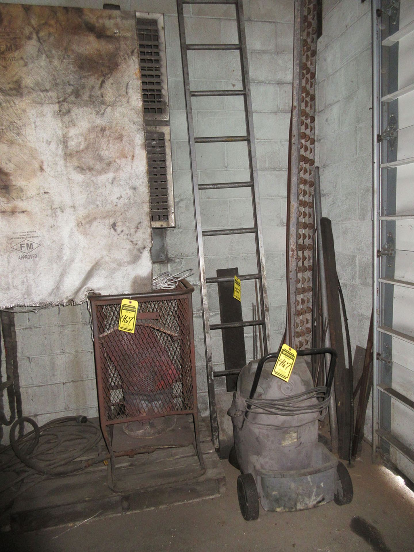 REMAINING CONTENTS OF ROOM; PUSH BARS, LADDERS, AND CHAIN HOIST