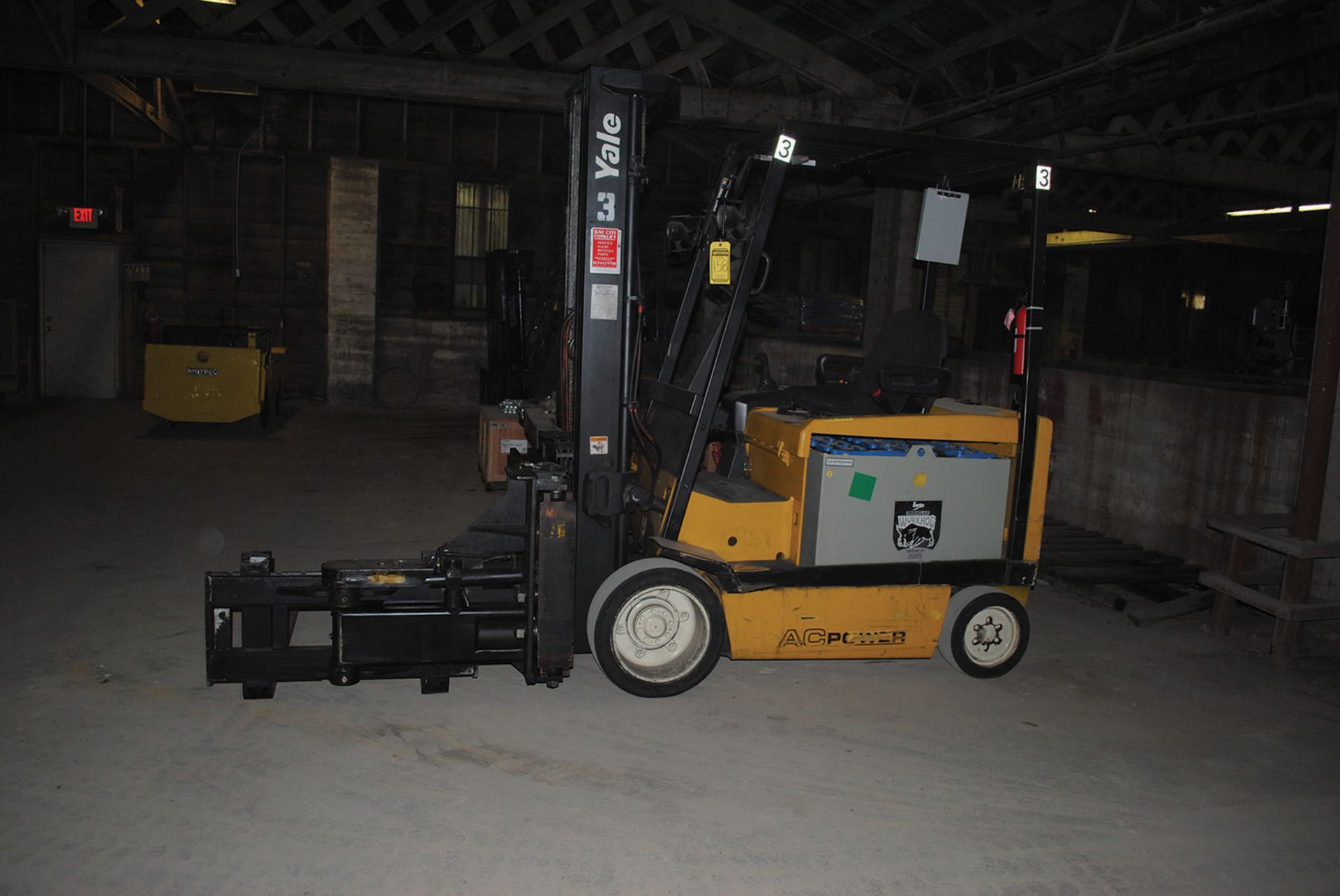 YALE FORKLIFT; MODEL ERC065GHN36TE094, S/N A908N01626C, 36-VOLTS, ATTACHMENT 980, CARRIAGE & - Image 7 of 8