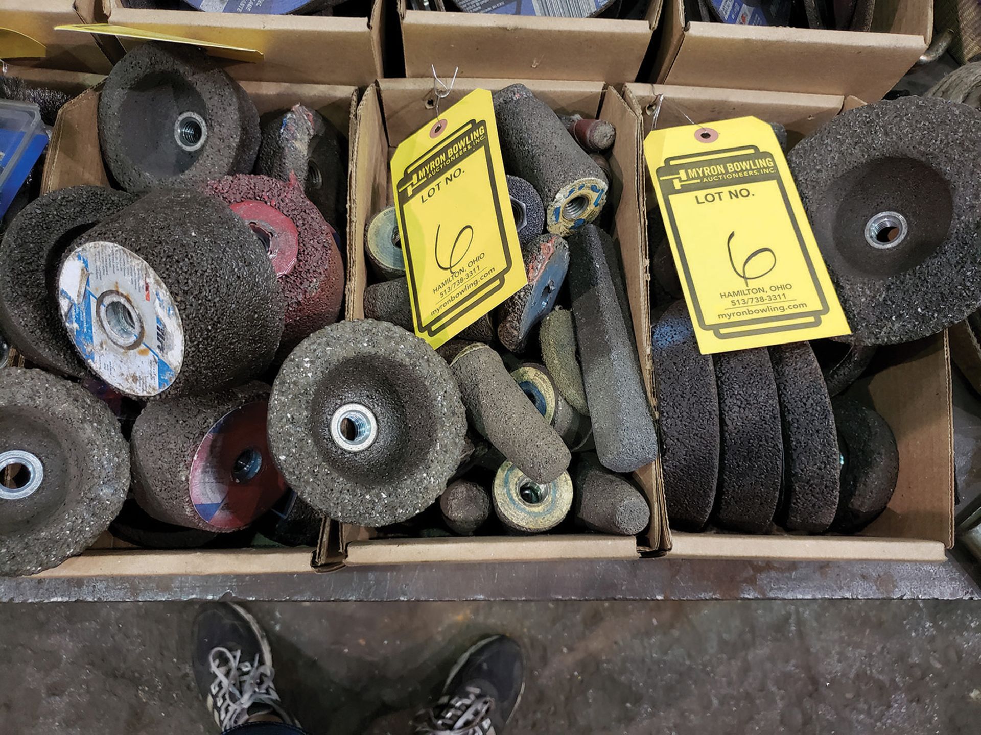 BOXES GRINDING WHEELS (X3)