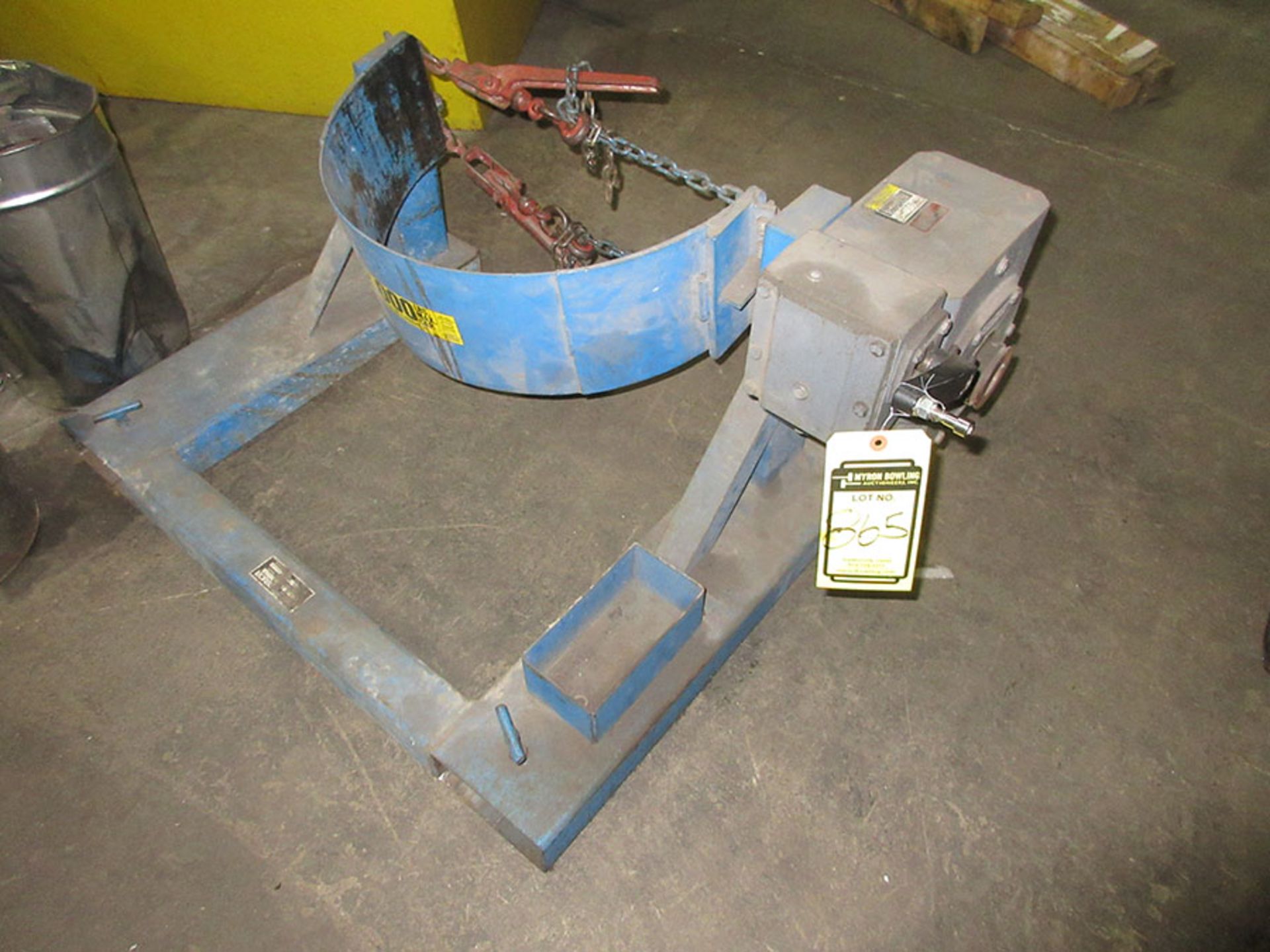 MORSE MFG. CO. 2,000 LB. CAPACITY FORKLIFT; BARREL ATTACHMENT