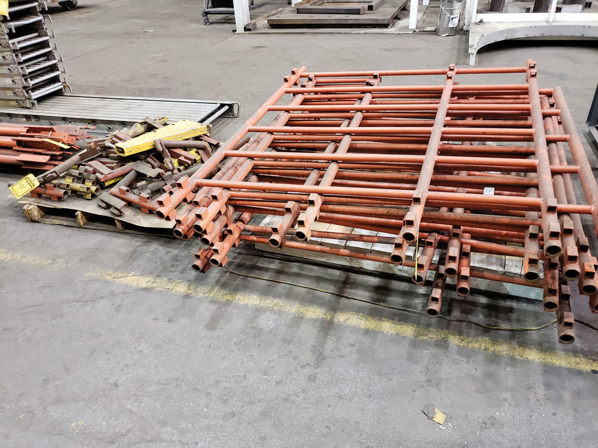 SKIDS SCAFFOLDING PARTS (X4)