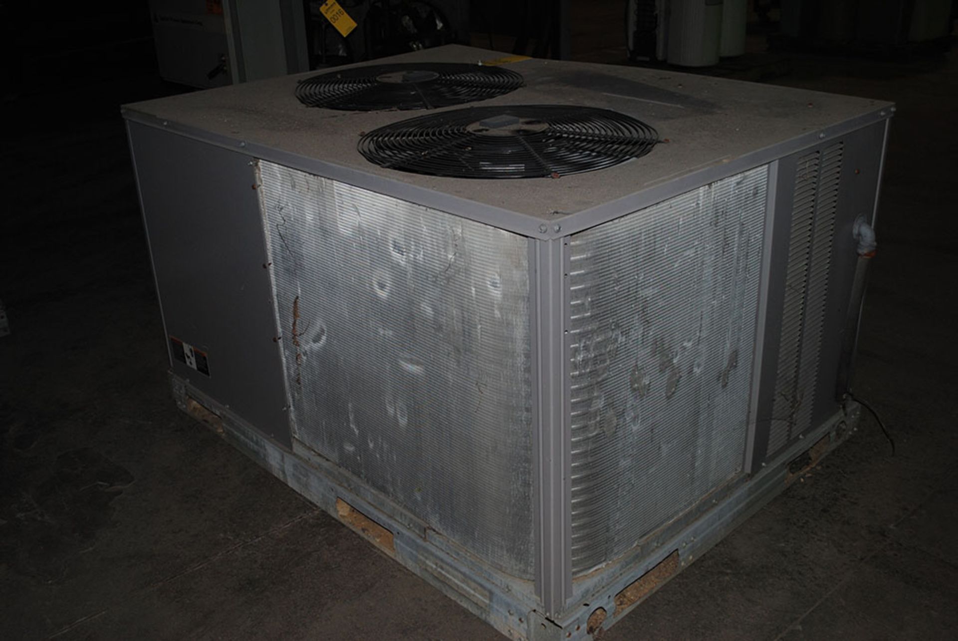 CARRIER GEMINI SPLIT SYSTEM AIR COOLED CONDENSING; MODEL 38ARS-012-511, S/N 3305G40081, 230-VOLTS, - Image 4 of 4