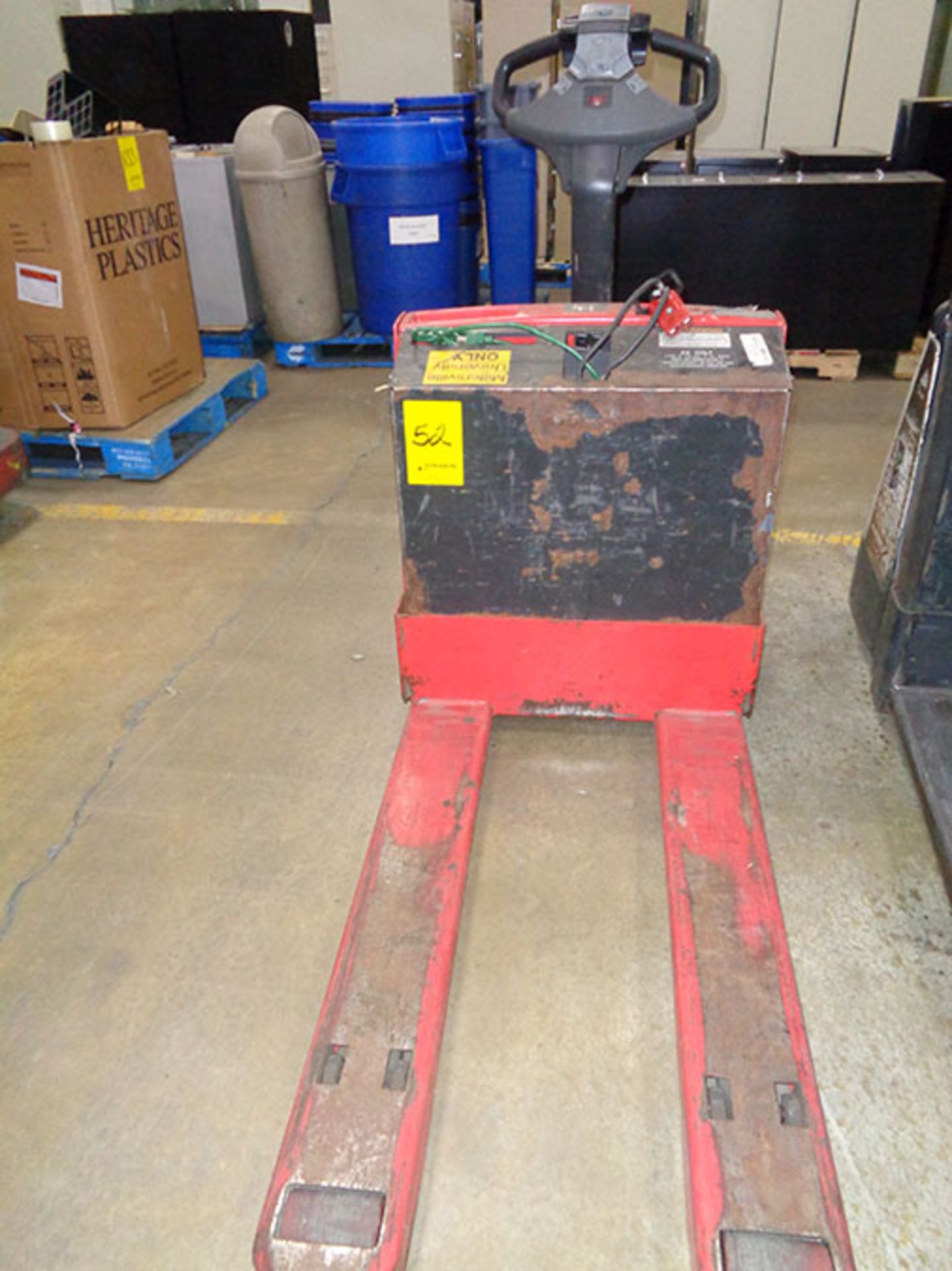 2014 RAYMOND 4,500 LB. ELECTRIC PALLET JACK; 24-VOLT, MODEL 102T-F45L, S/N 102-14-31076