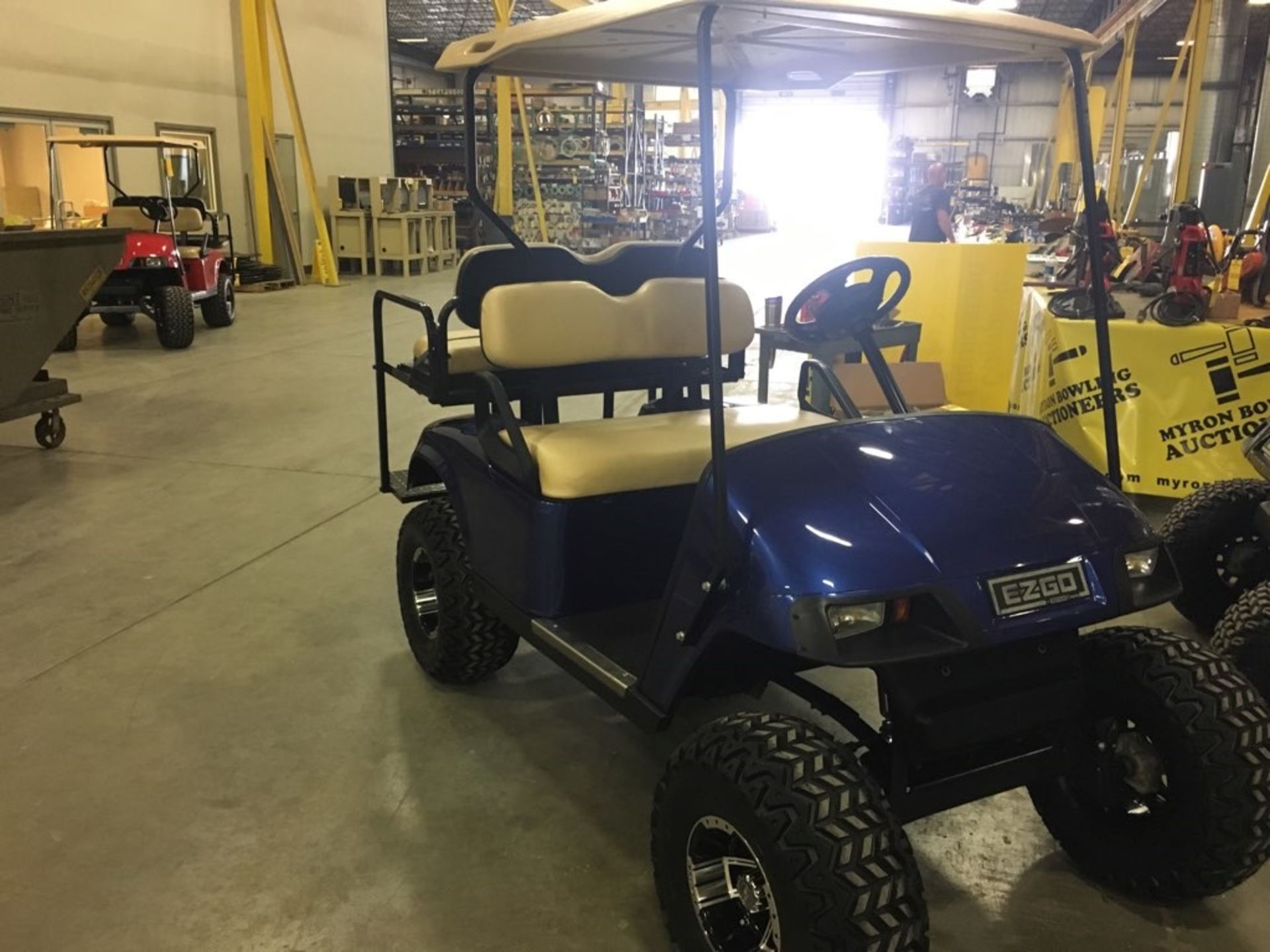 EZGO BATTERY GOLF CART WITH 36-VOLT BATTERY & CHARGER (BLUE) - Image 2 of 2