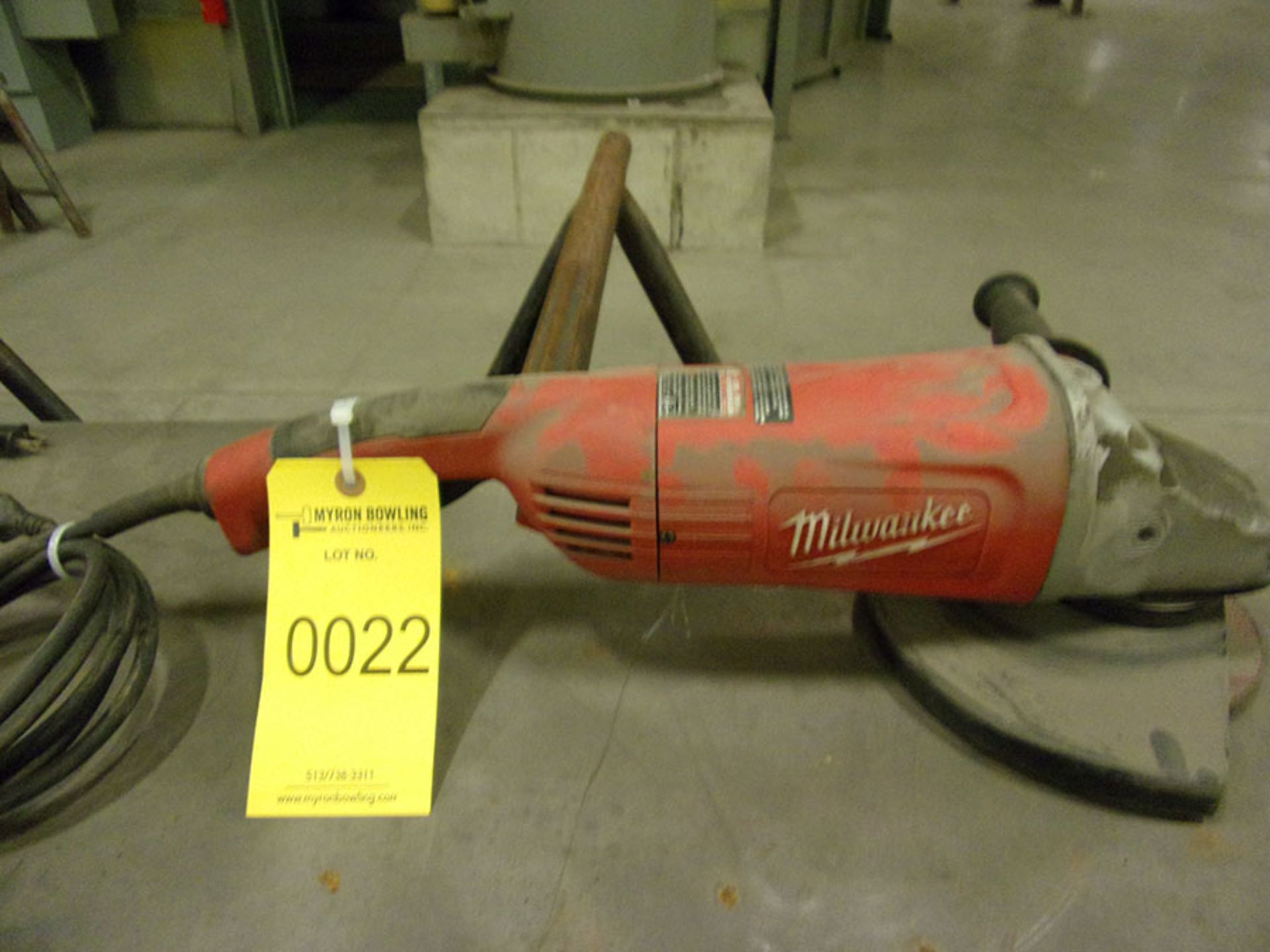 MILWAUKEE ANGLE GRINDER