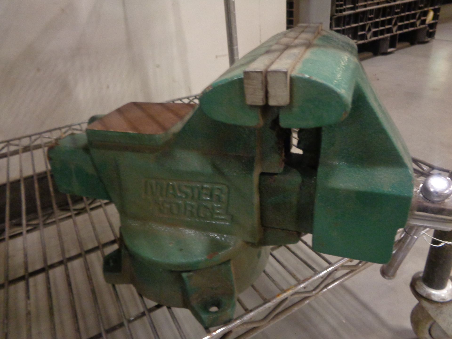 BENCH VISE