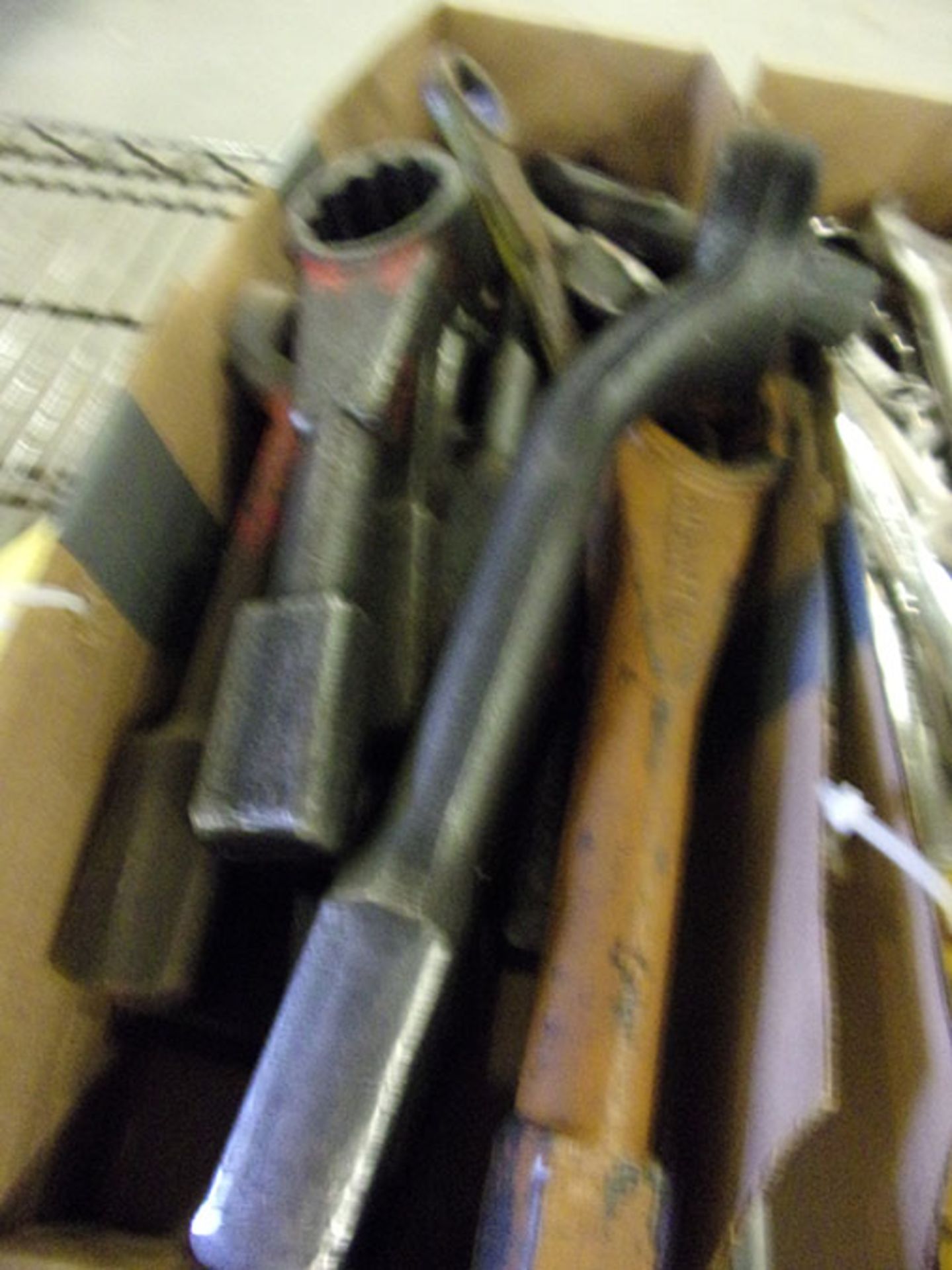 LOT OF MACHINE WRENCHES