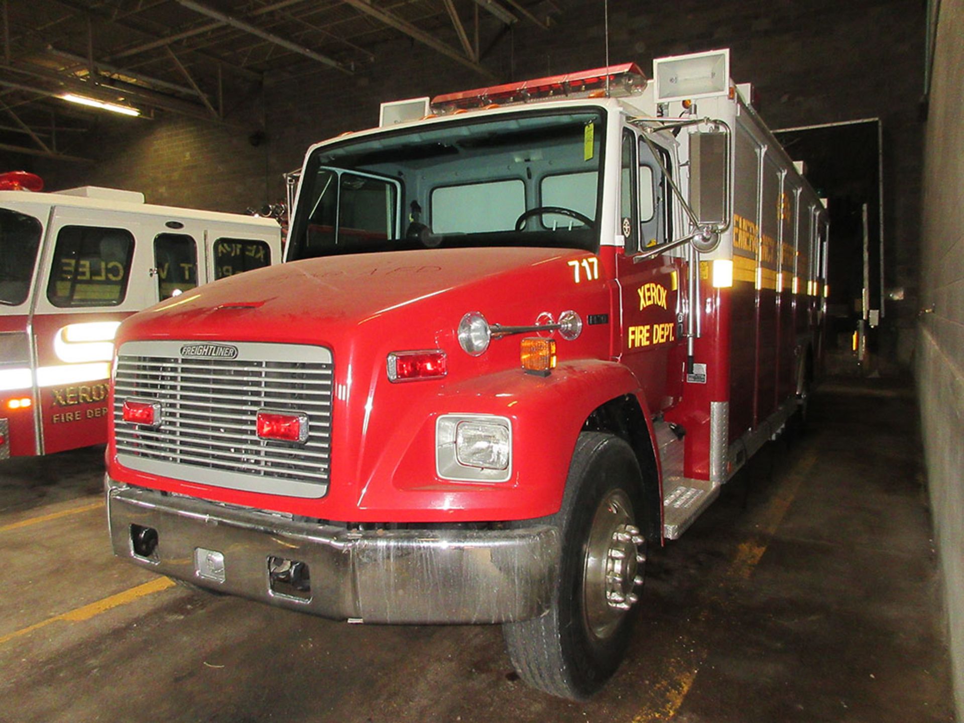 1994 FREIGHTLINER FL70 WITH HACKNEY & SONS EMERGENCY SUPPORT VEHICLE PACKAGE; 7,197 MILES, TOUCH - Image 2 of 7