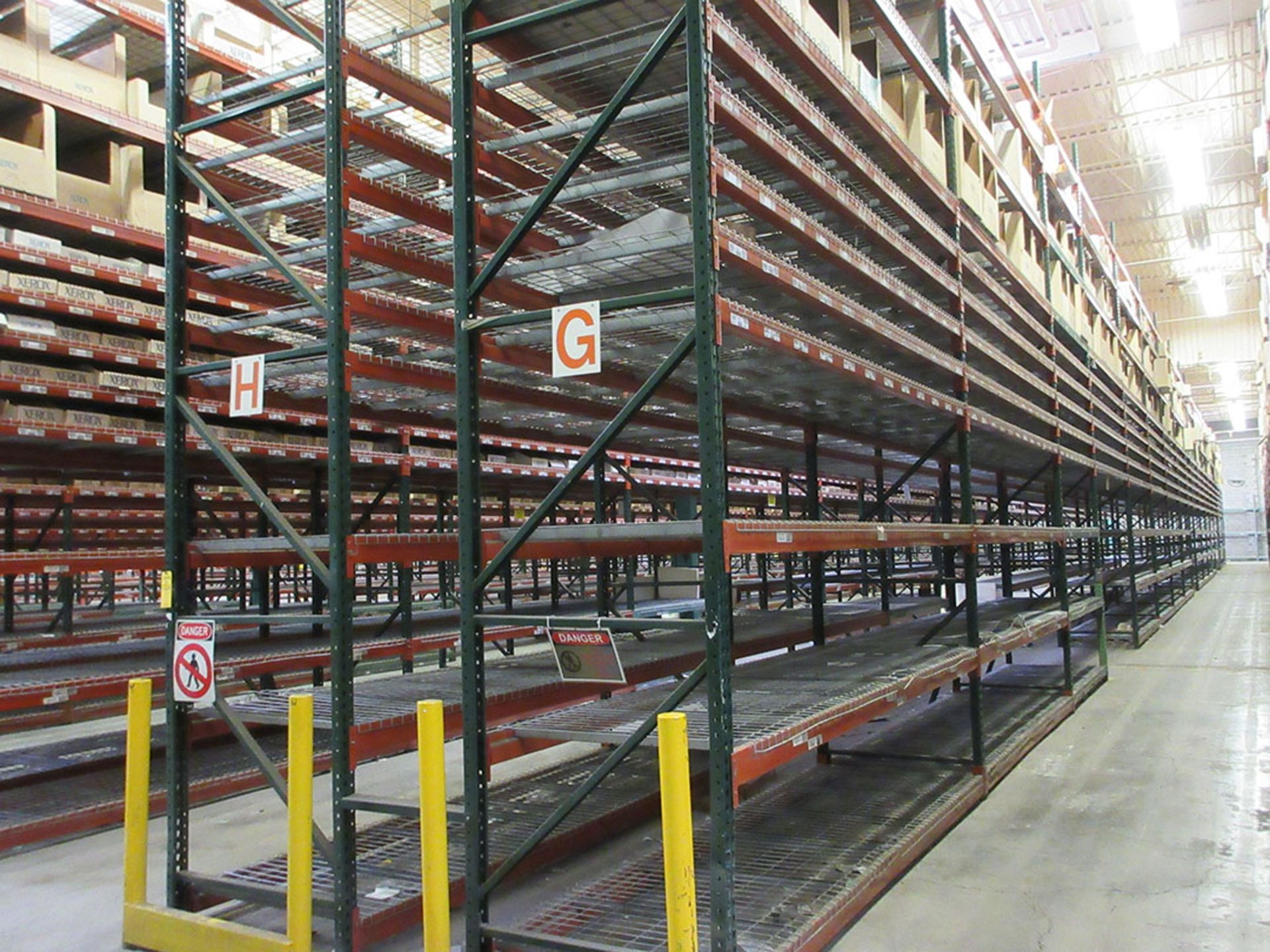 (34) SECTIONS OF TEARDROP STYLE PALLET RACK; (36) 20' UPRIGHTS, (672) 12' X 4'' CROSSBEAMS, (134) 8' - Image 2 of 4