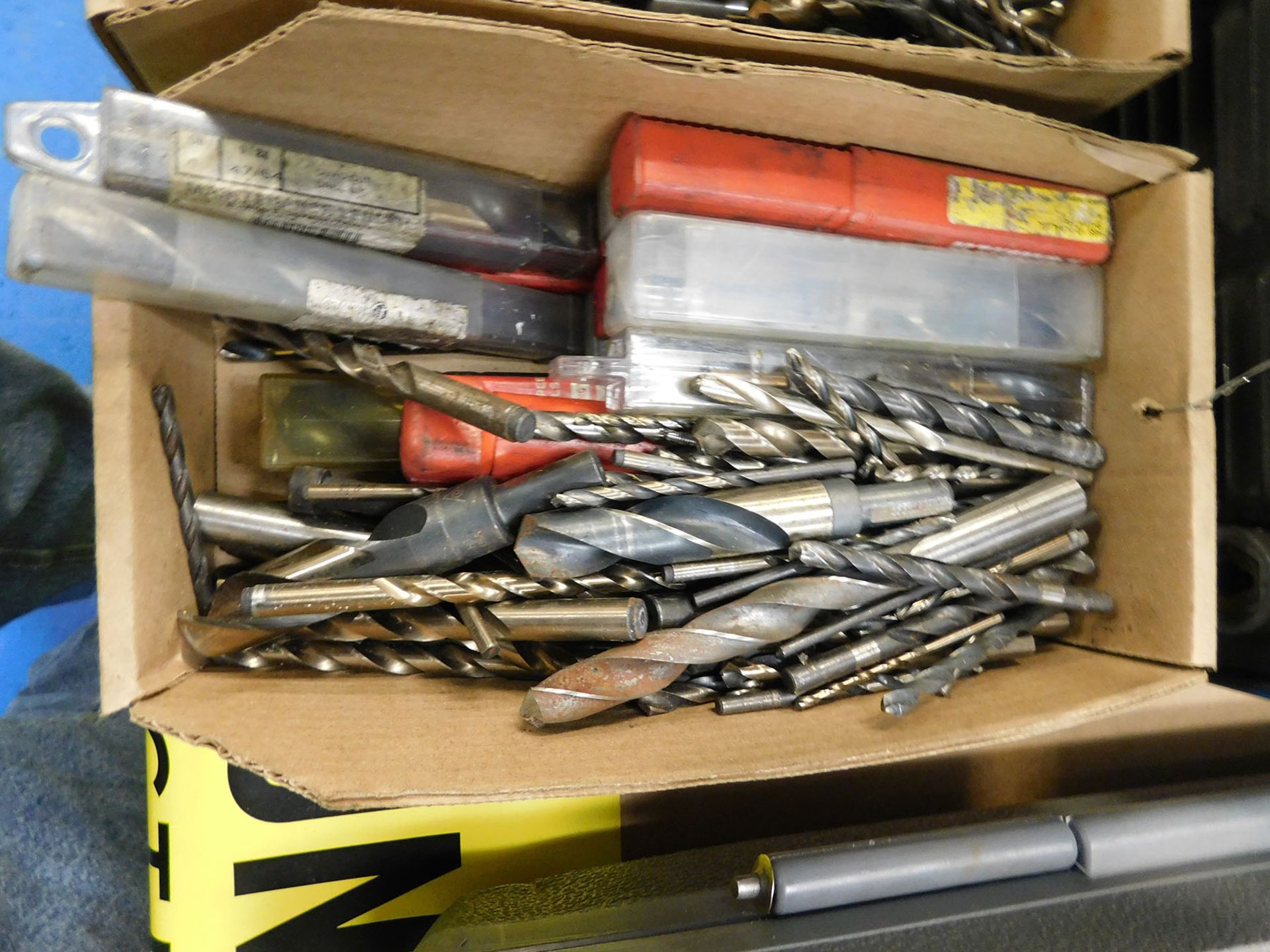 LOT OF ASSORTED SIZE DRILL BITS