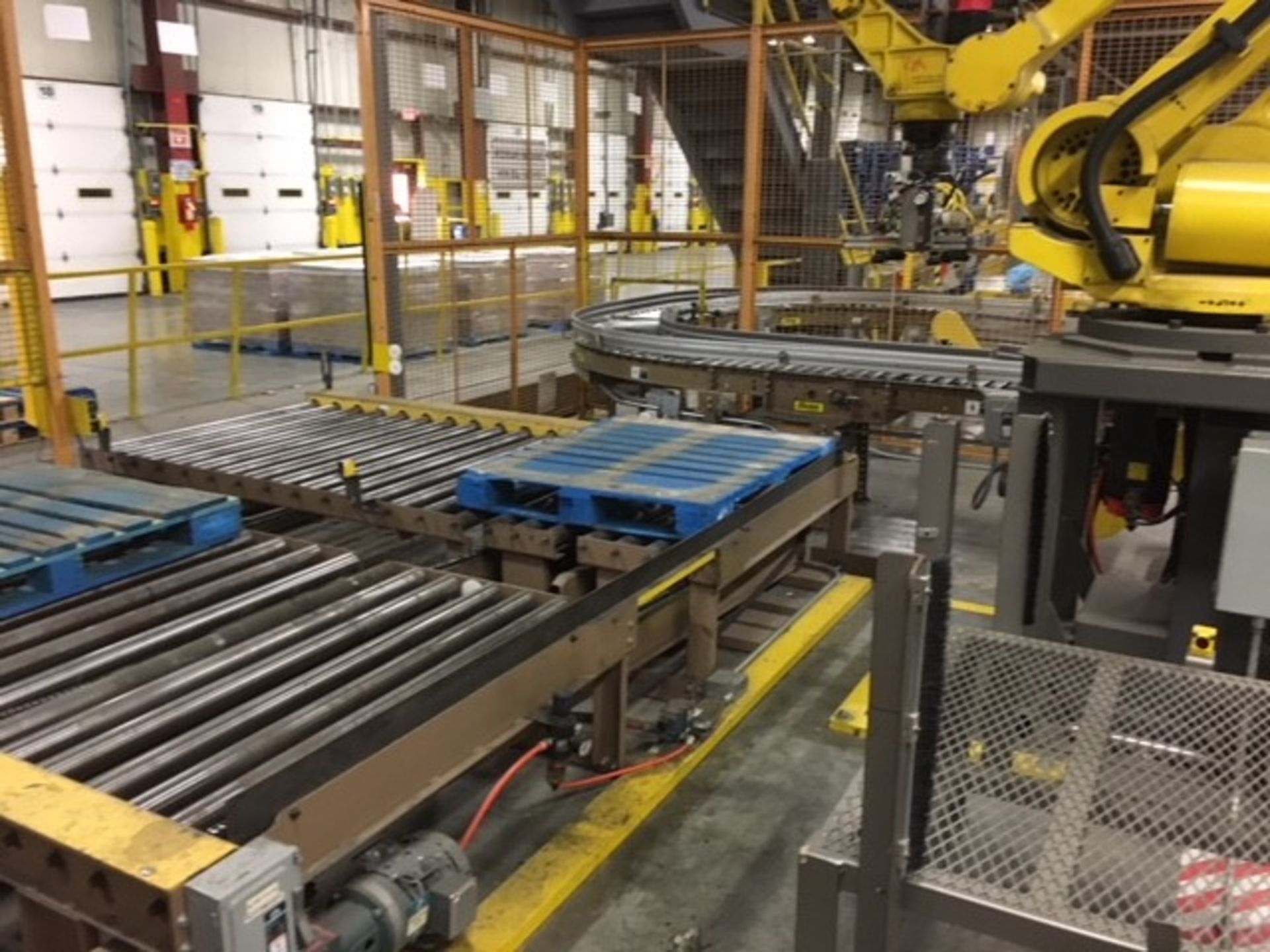 244'' X 224'' WORK CELL CAGE WITH (2) 51'' X 118'' POWER CONVEYORS WITH FANUC M410T ROBOT - Image 2 of 2