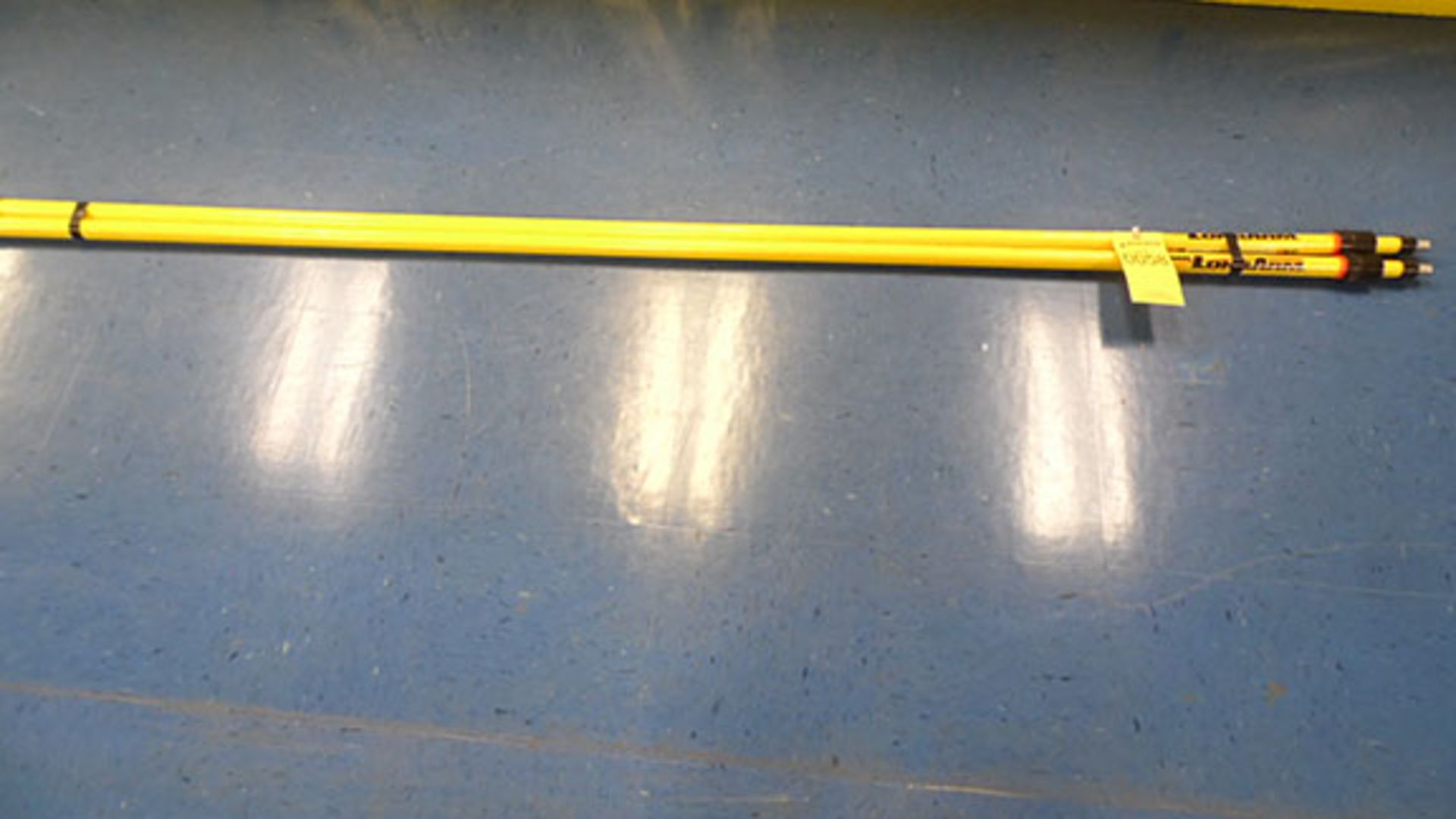 MR LONG ARM TELESCOPIC PAINT POLES (X2)