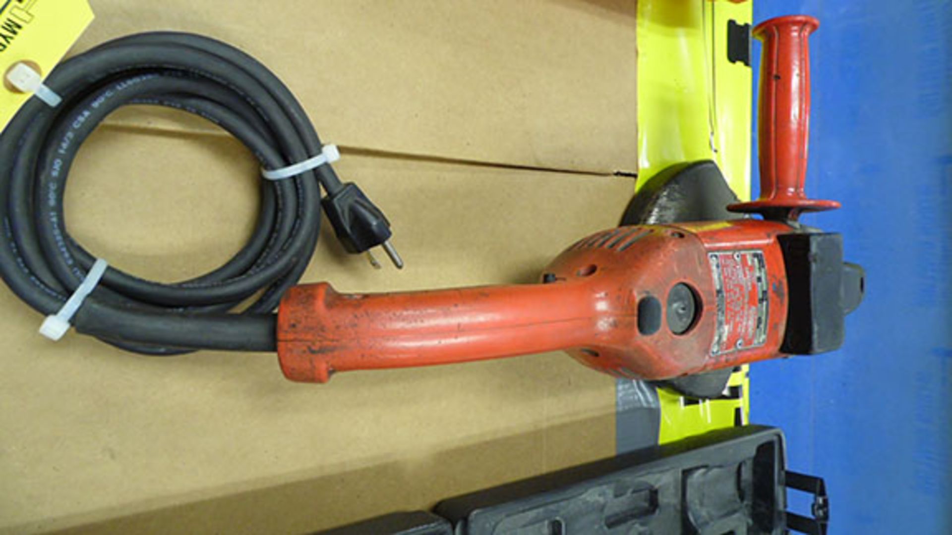 MILWAUKEE HEAVY DUTY 7'' ANGLE GRINDER