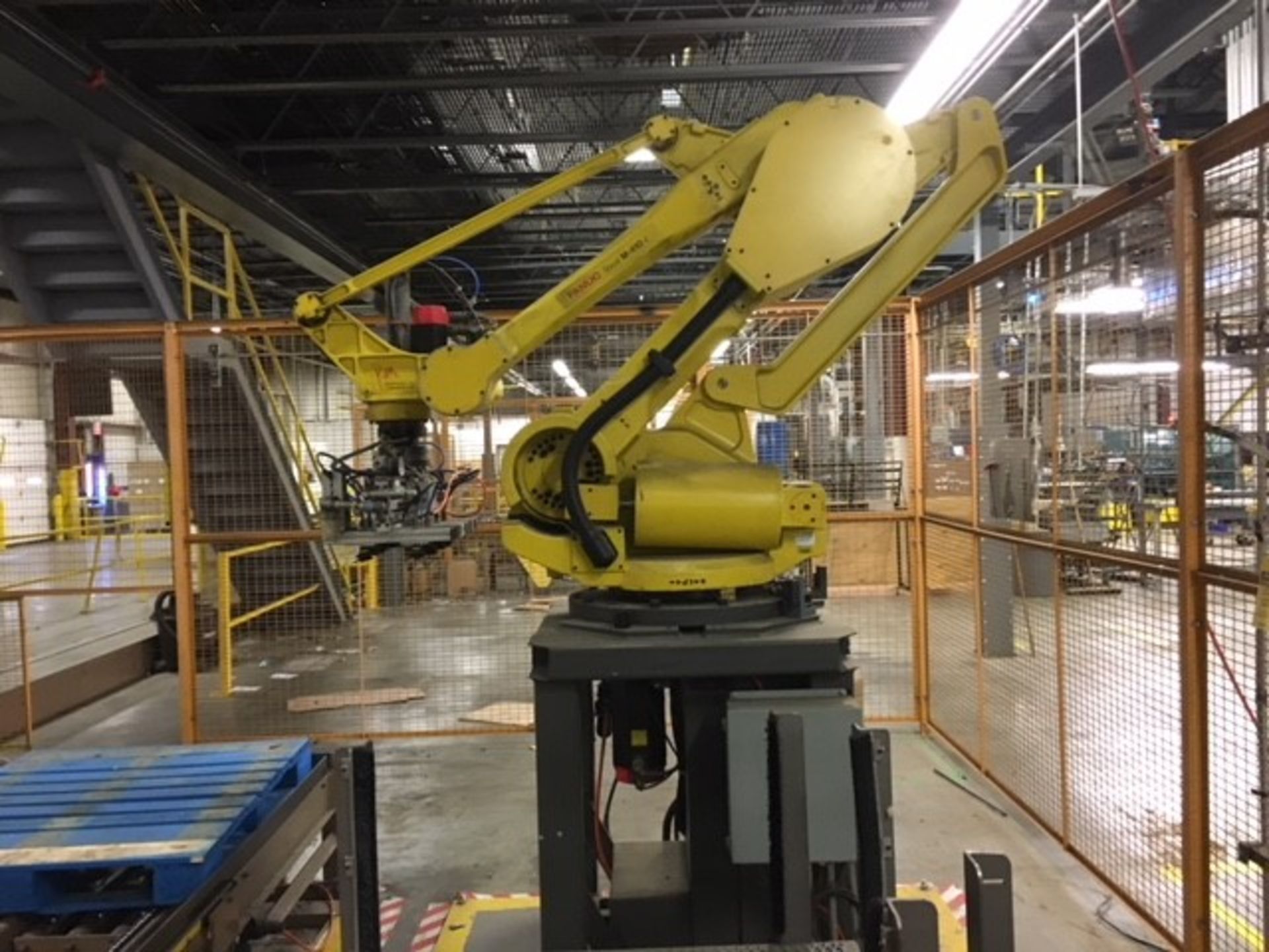 246'' X 224'' WORK CELL CAGE WITH (2) 51'' X 118'' POWER CONVEYORS WITH FANUC M410T ROBOT & 20''