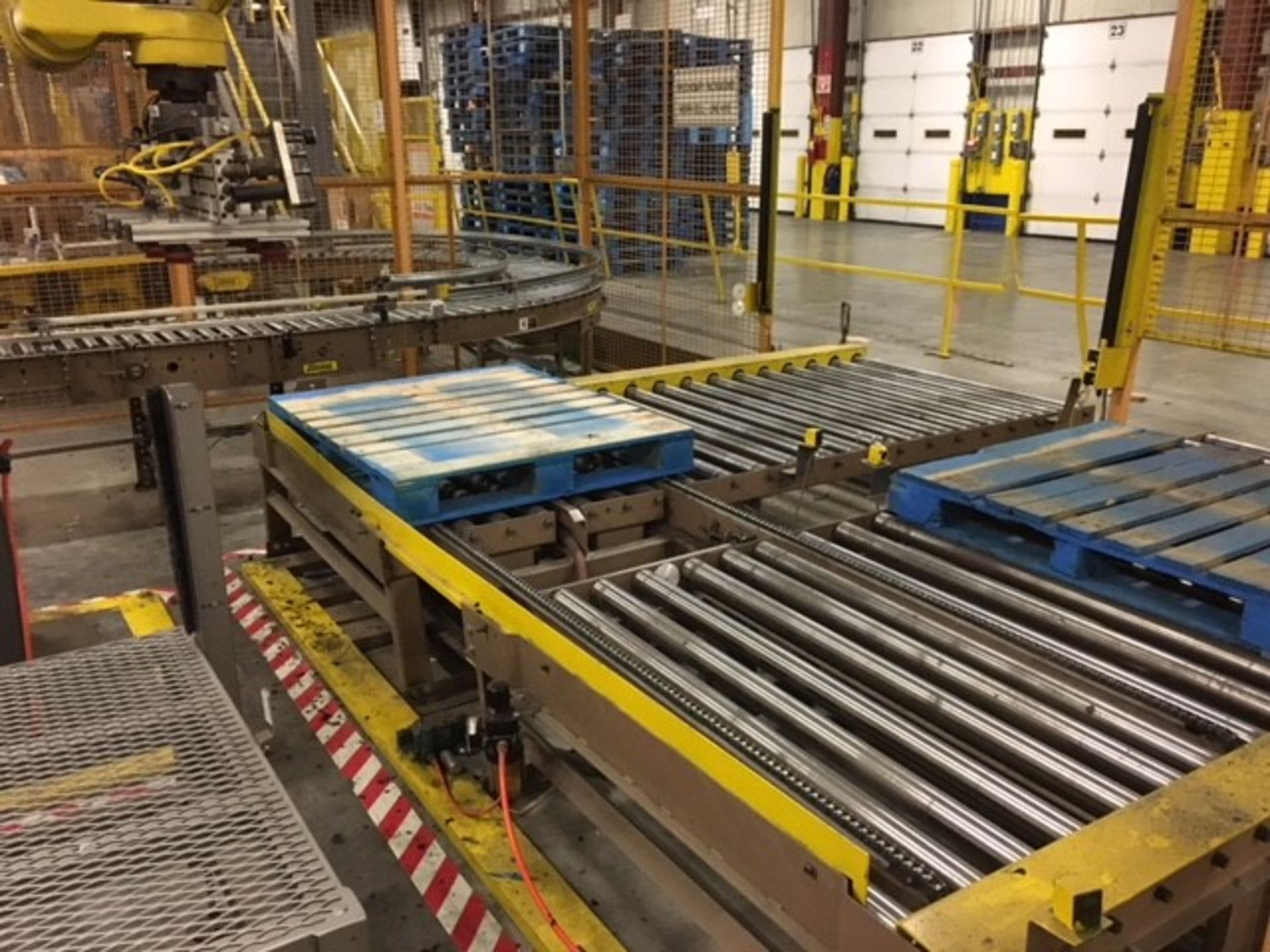 244'' X 224'' WORK CELL CAGE WITH (2) 51'' X 118'' POWER CONVEYORS WITH FANUC M410T ROBOT - Image 2 of 2