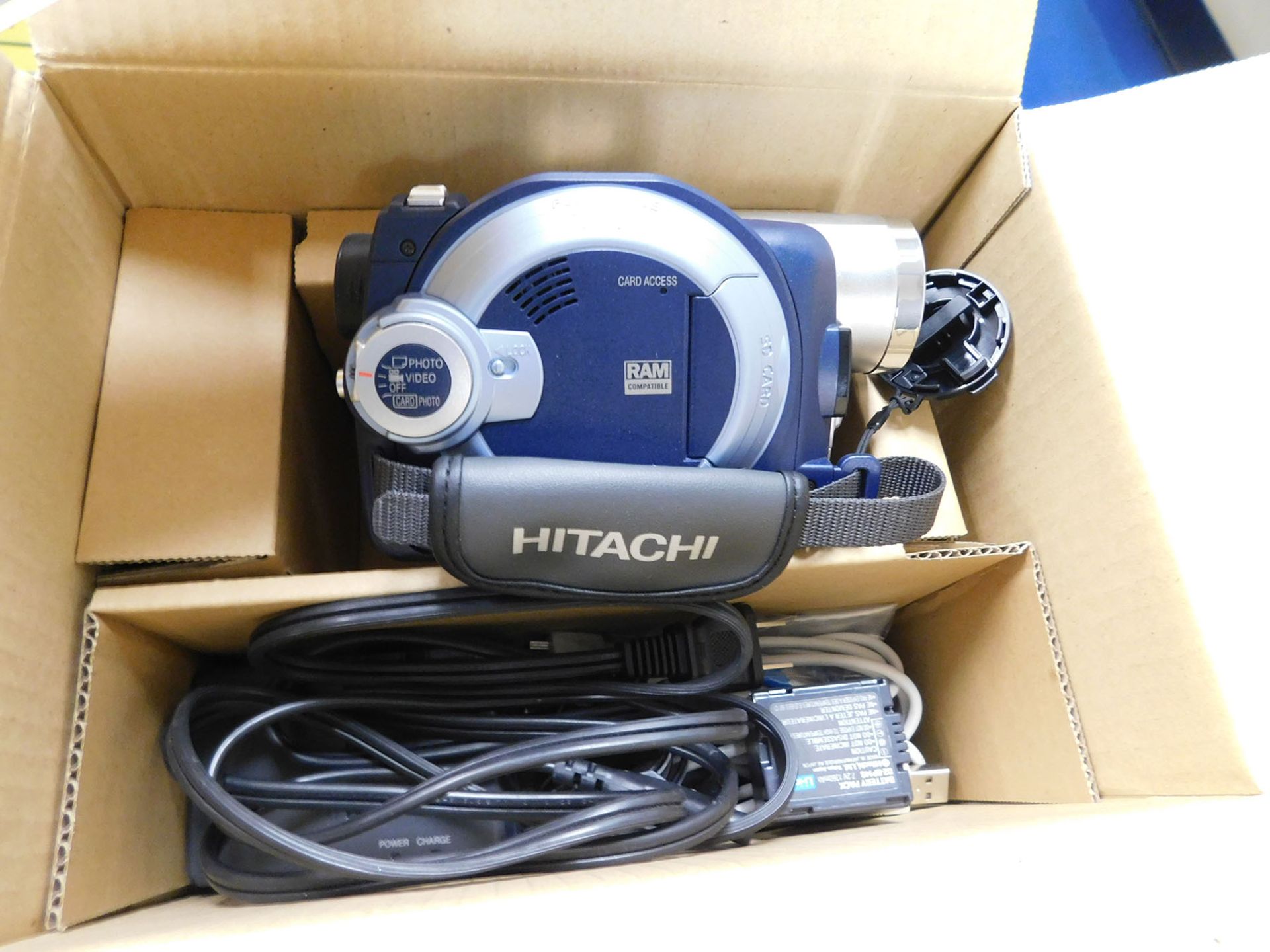 HITACHI DZ-MV550A DVD CAMCORDER