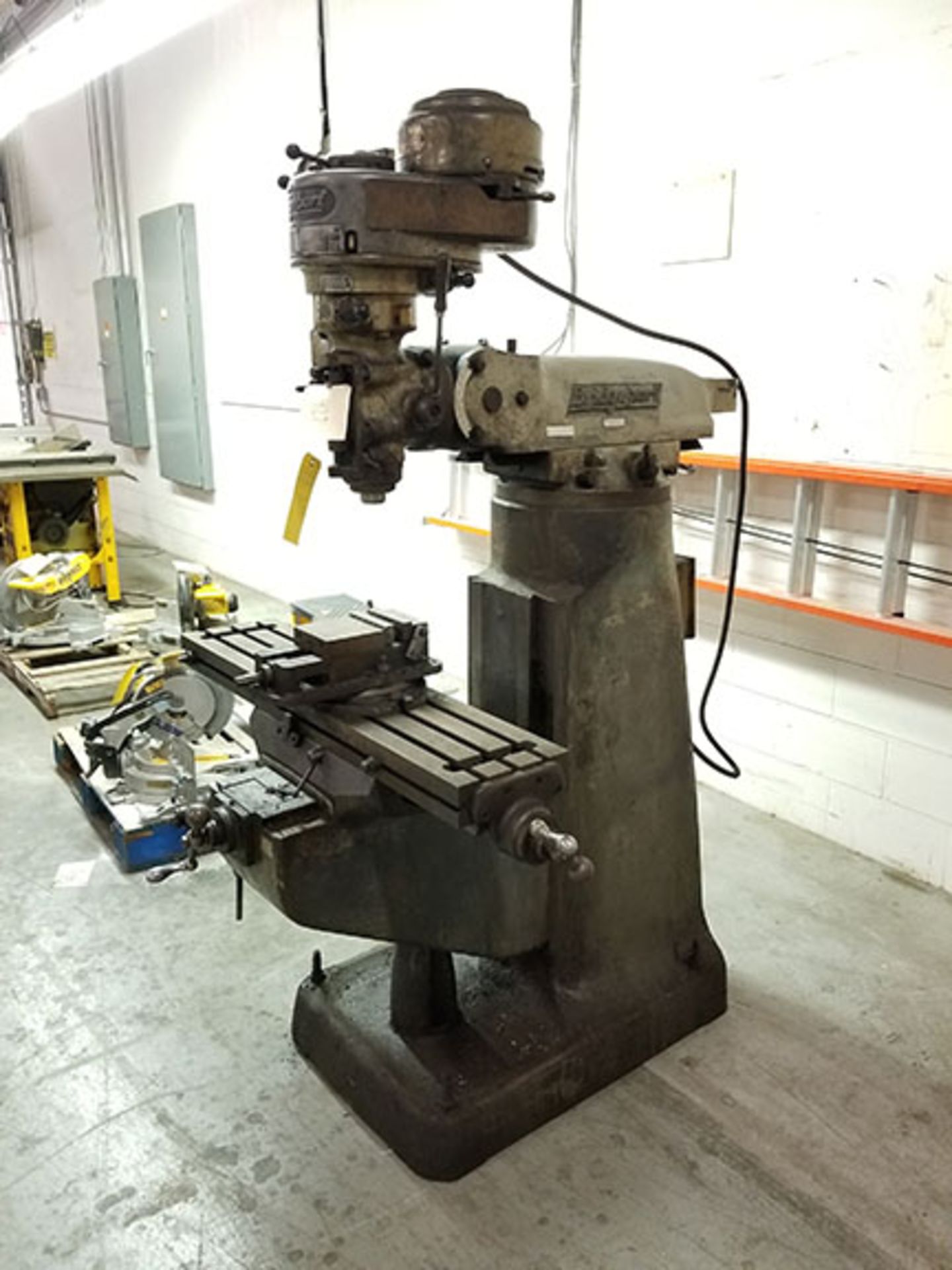 BRIDGEPORT VERTICAL MILL; 1-HP, WITH 6'' ROTARY MACHINE VISE, 80-2720 RPM, S/N J23352 - Image 3 of 4