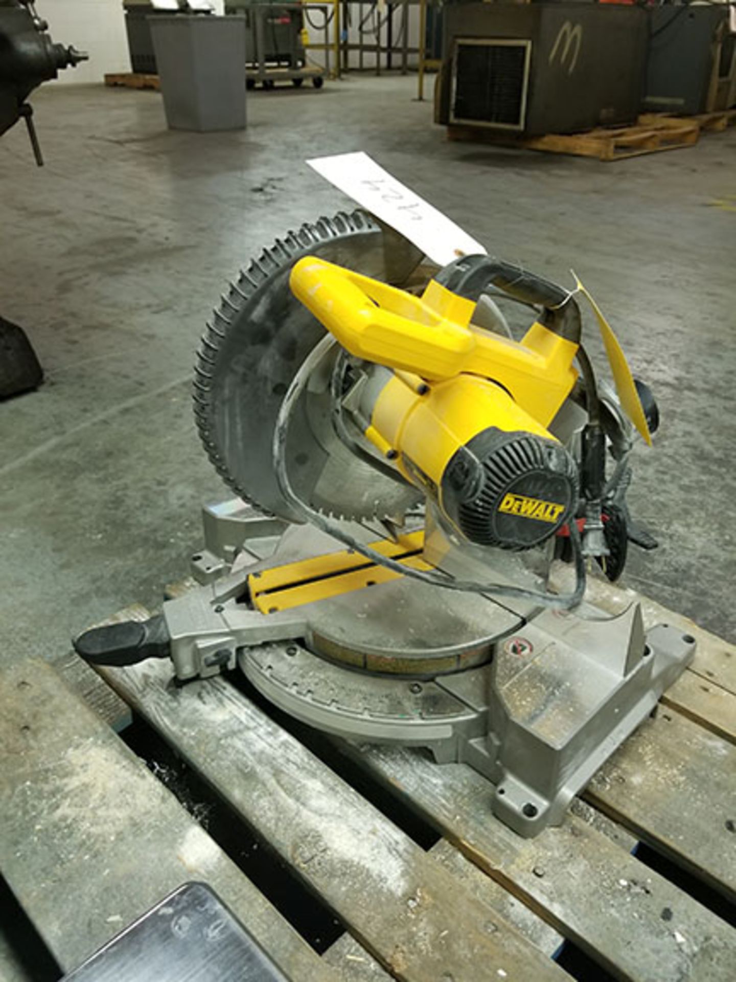 DEWALT 10'' COMPOUND MITER SAW; MODEL DW713, S/N 151882