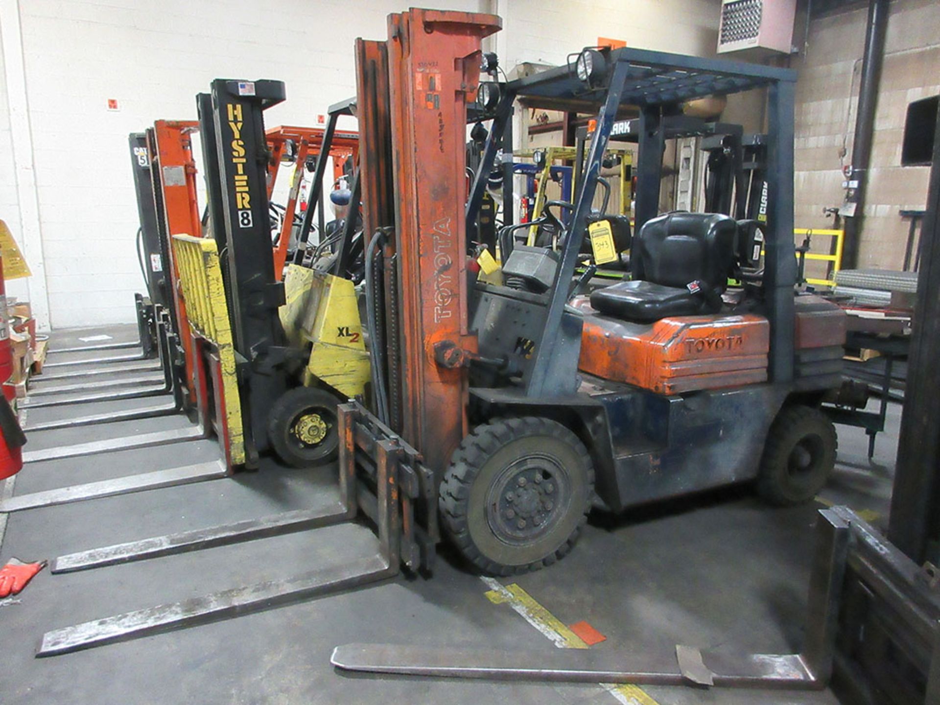 TOYOTA 5,000 LB. CAPACITY FORKLIFT; MODEL 42-5FG25, LPG, PNEUMATIC TIRES, 3-STAGE MAST, 169'' MAX