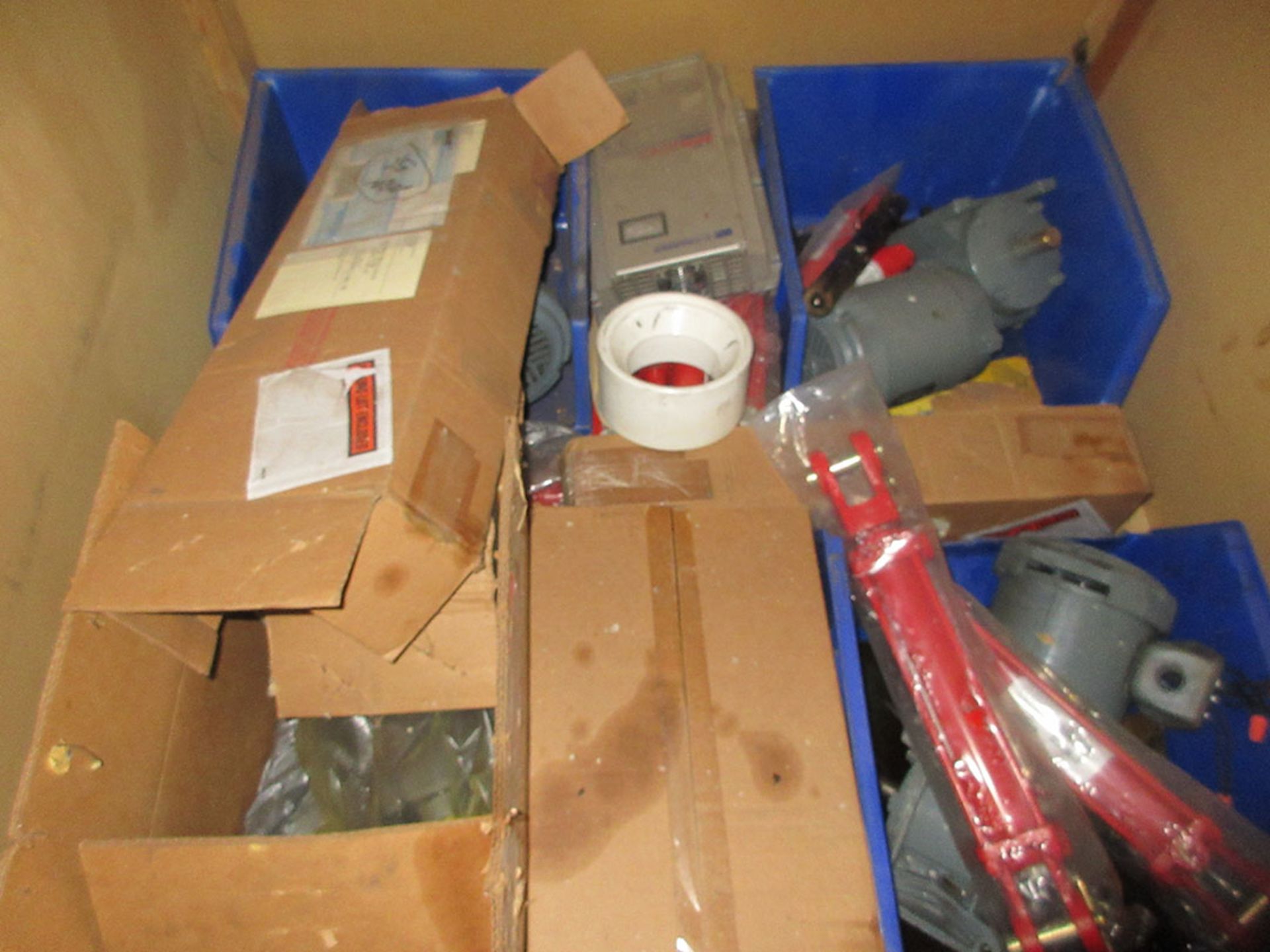 (5) CRATES WITH WATER HOSE, ABRASIVE DISCS, CYLINDERS, INDUCTION MOTORS, AND ELECTRICAL ITEMS - Image 2 of 5