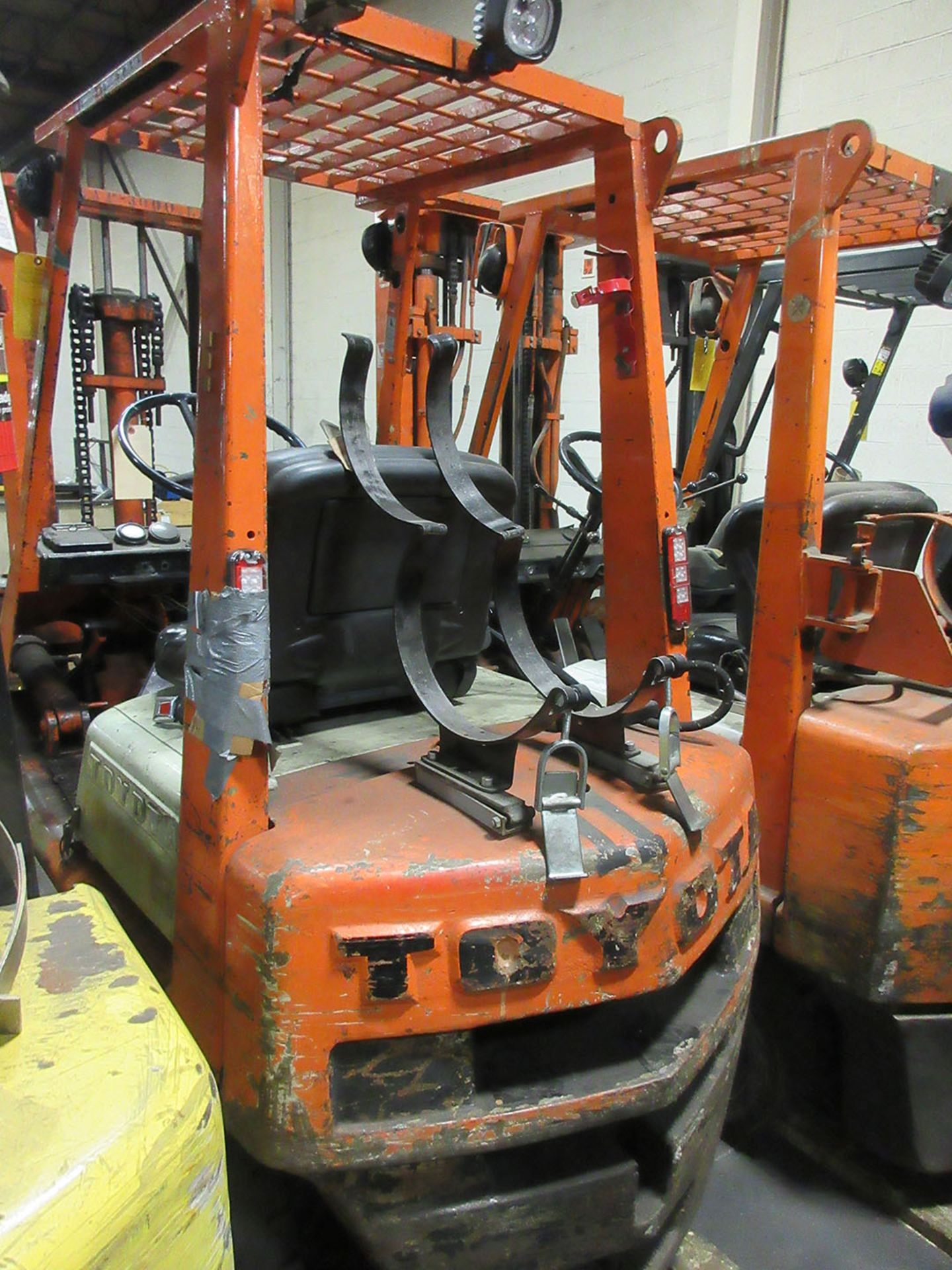 TOYOTA 5,000 LB. CAPACITY FORKLIFT; LPG, PNEUMATIC TIRES, 2-STAGE MAST, 42'' FORKS, MODEL 3FG15, S/N - Image 2 of 3