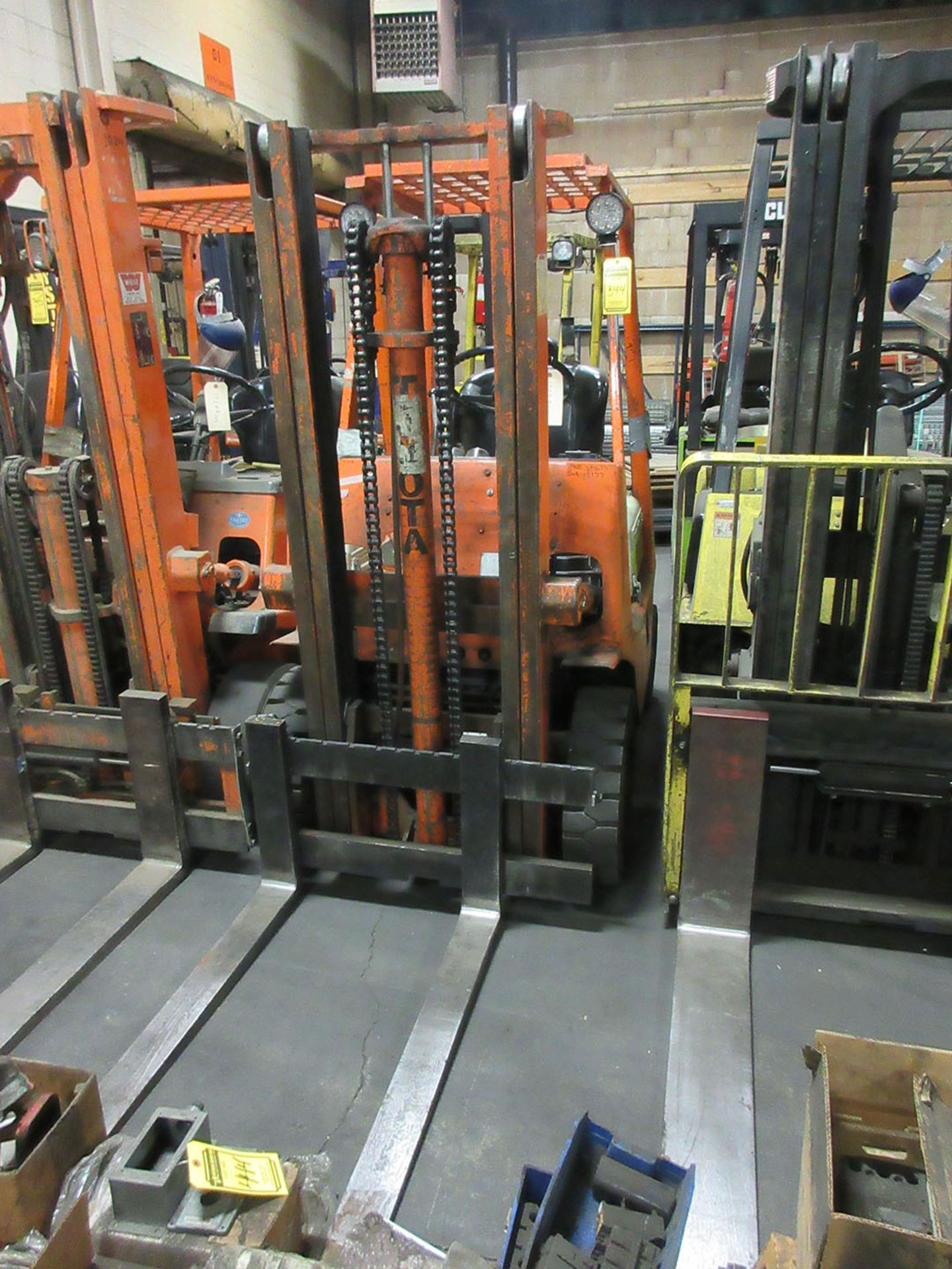 TOYOTA 5,000 LB. CAPACITY FORKLIFT; LPG, PNEUMATIC TIRES, 2-STAGE MAST, 42'' FORKS, MODEL 3FG15, S/N