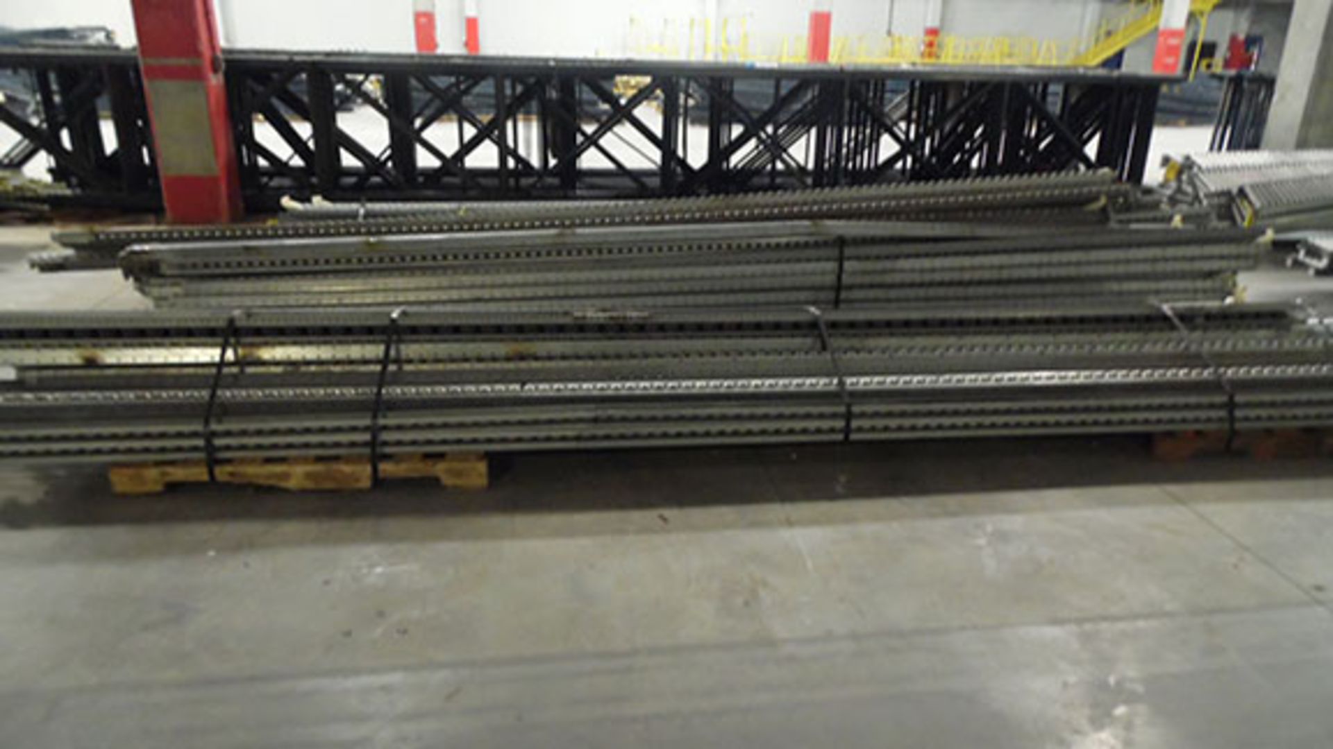 (APPROX. 140) GRAVITY CONVEYOR ROLLERS 214''