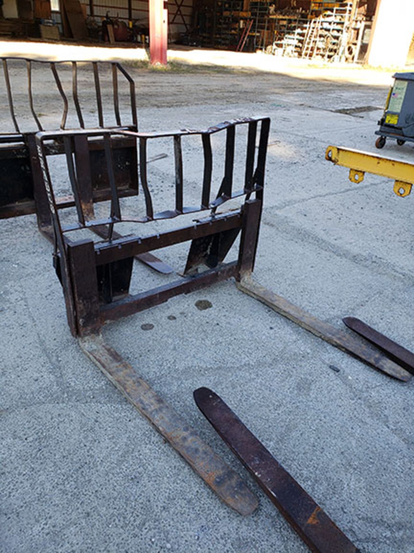 SKID STEER FORK ATTACHMENT