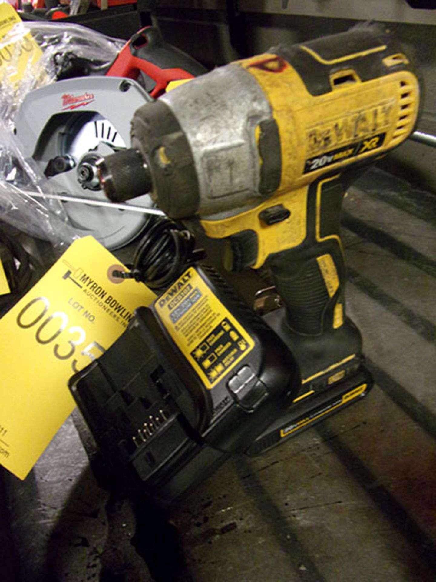 DEWALT 20-VOLT IMPACT DRIVER WITH BATTERY & CHARGER