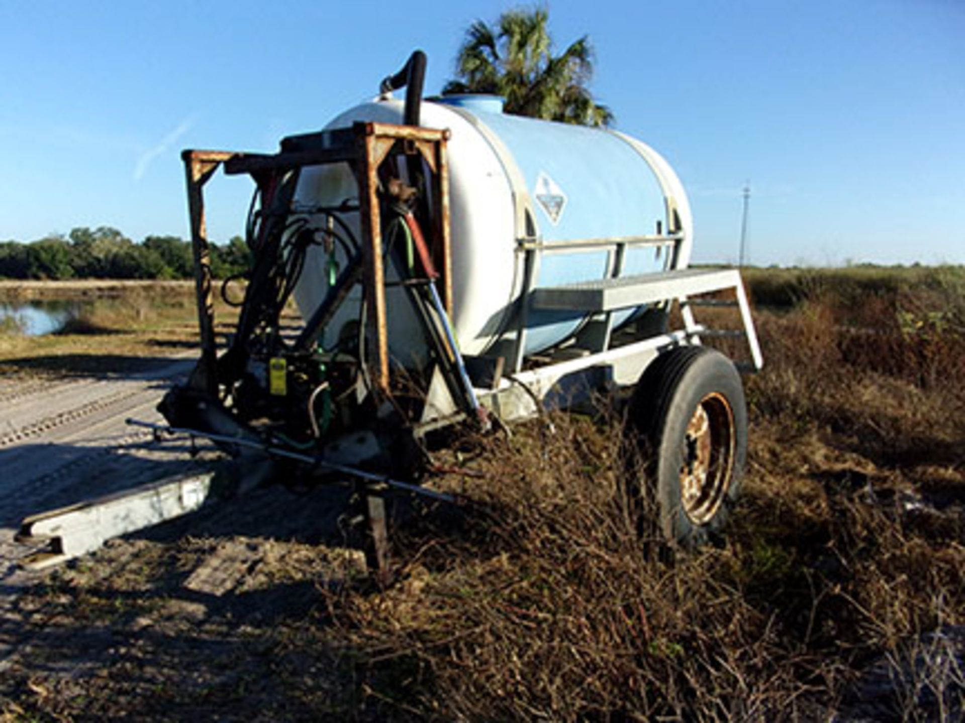 1,200 GALLON KENNCO 48' SPRAYER