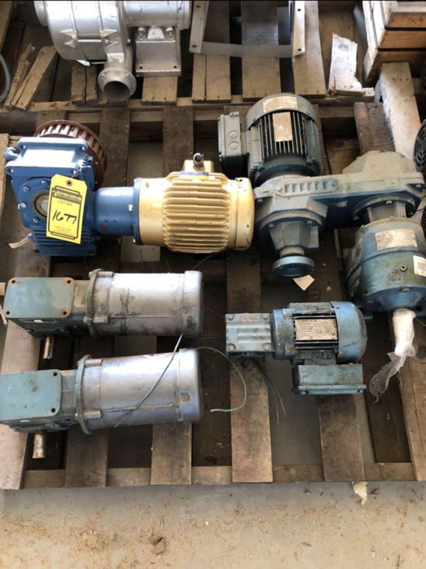 LOT OF GEAR REDUCERS