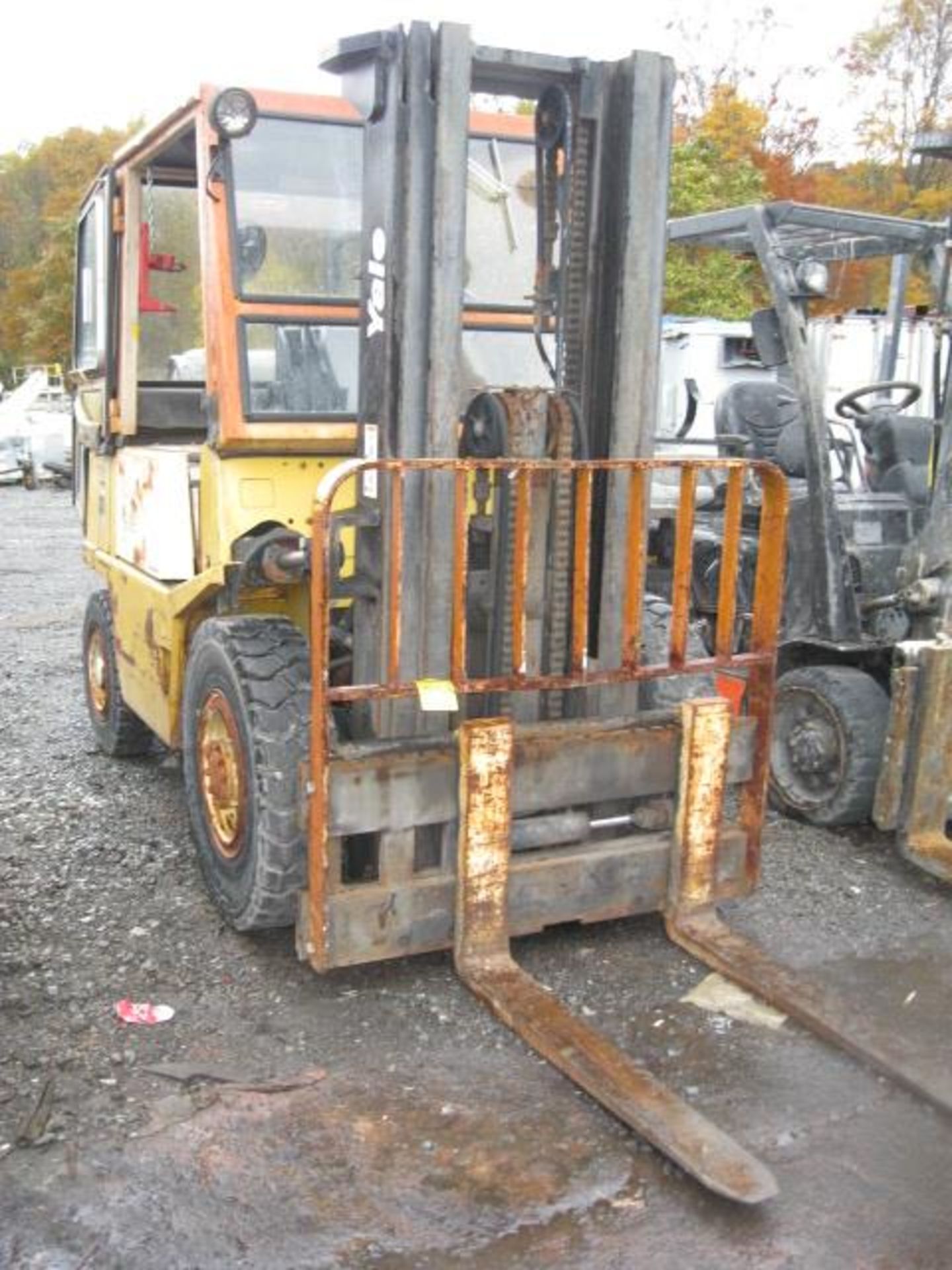 YALE GLP080LCNSBE088 8,000 LB. FORKLIFT PROPANE 3-STAGE MAST LIFTING HEIGHT 185'' SOLID ROUGH