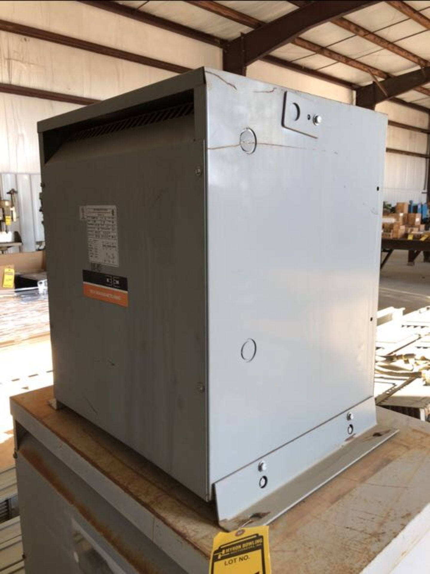 REX 40 KVA TRANSFORMER HV 460 DELTA & LV 460Y/266