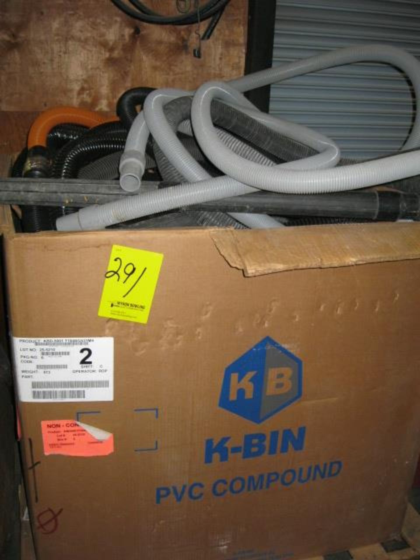 LOT OF SHOP VAC HOSES