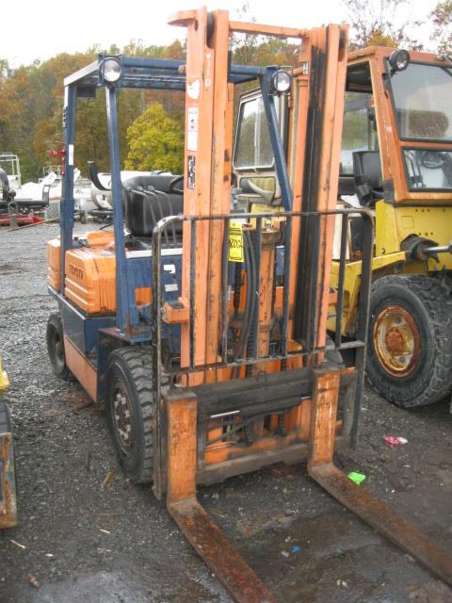 TOYOTA 42-5FG25 5,000 LB. PROPANE FORKLIFT 2-STAGE CUSHION TIRES 130'' LIFT HEIGHT SOLID TIRES