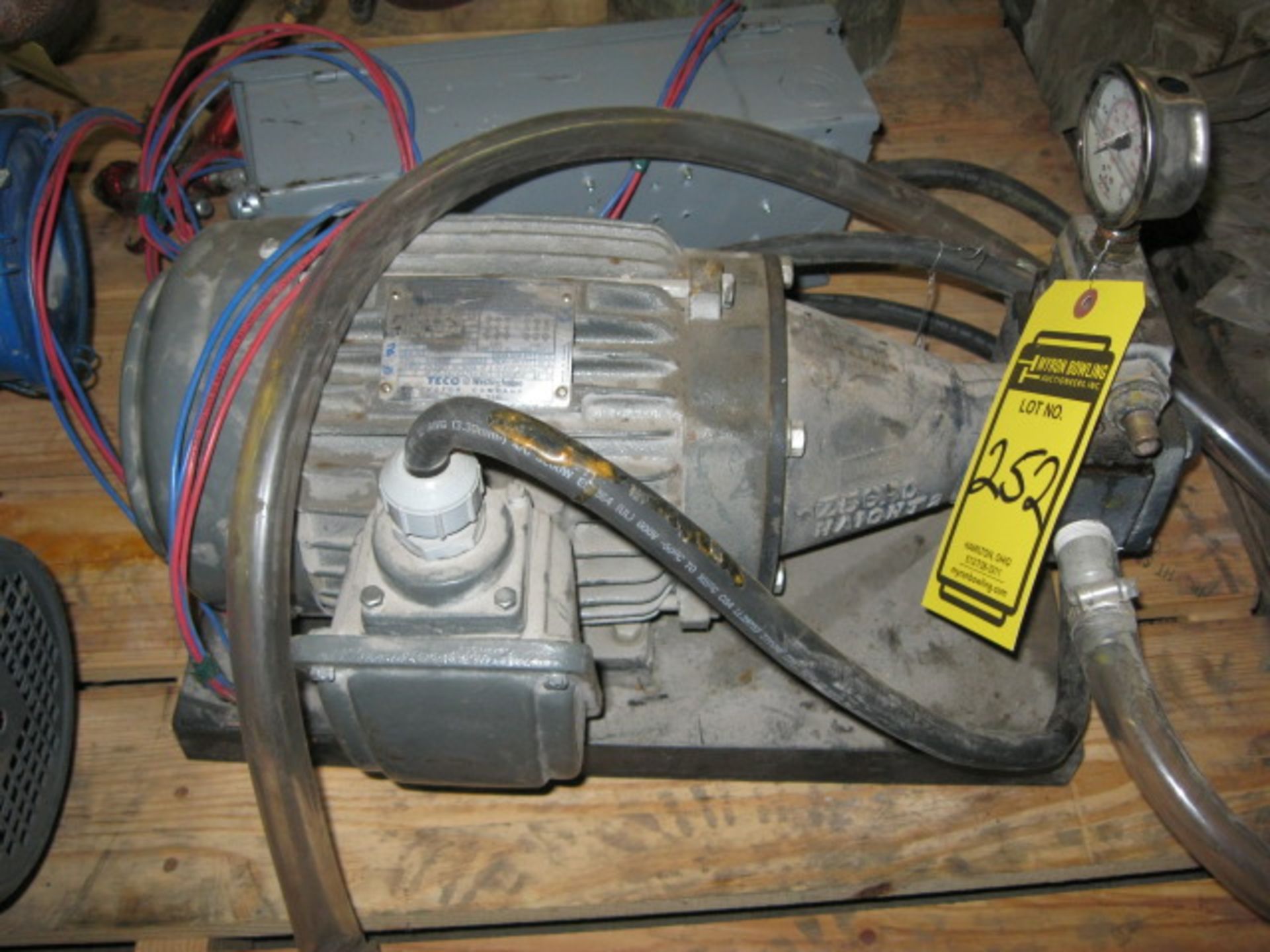 2-HP GEAR PUMP WITH DISCONNECT SWITCH