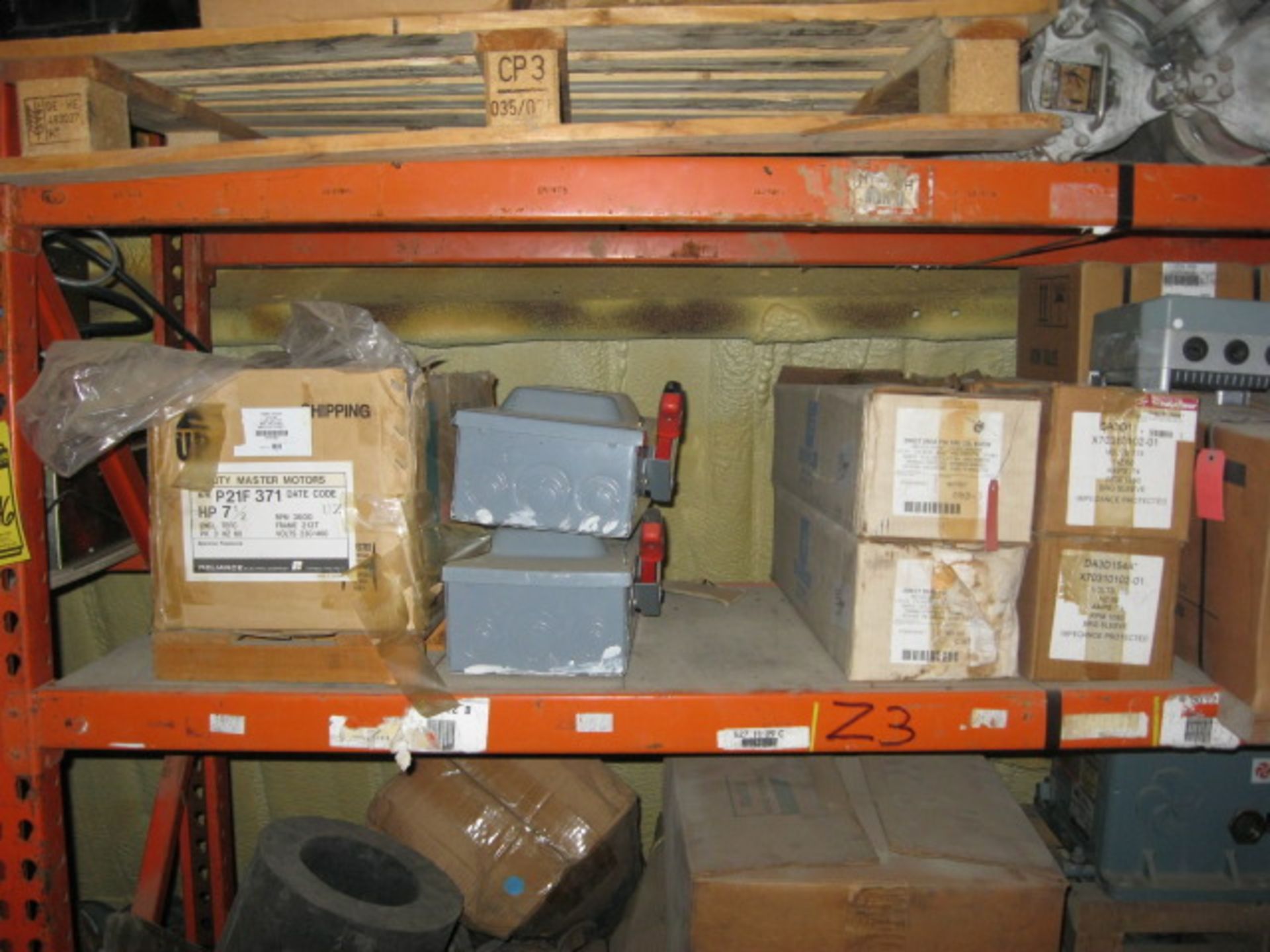 CONTENTS OF RACK , FILTERS, HYDRAULIC PUMP, GEAR REDUCERS, DISCONNECT SWITCHES & ETC. EBAY WHOLESALE - Image 3 of 6