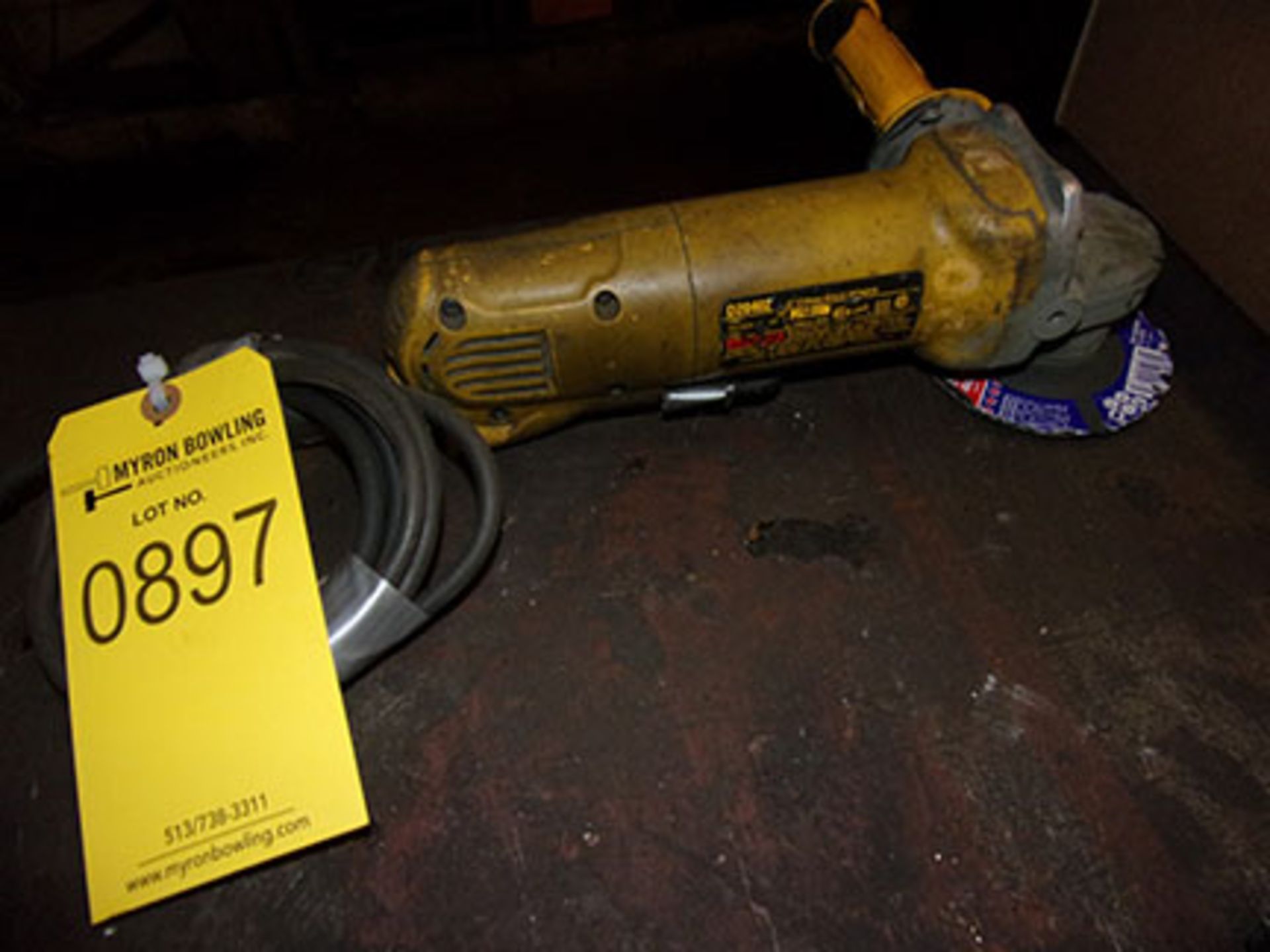 DEWALT ANGLE 4 1/2'' GRINDER