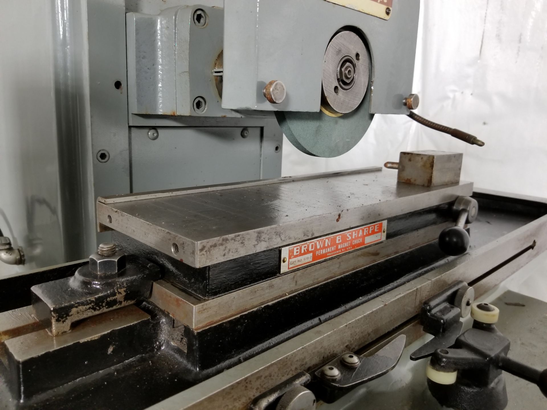 1966 BROWN & SHARPE MICROMASTER HYDRAULIC SURFACE GRINDER, MODEL 618, B&S PERMANENT MAGNETIC - Image 5 of 5