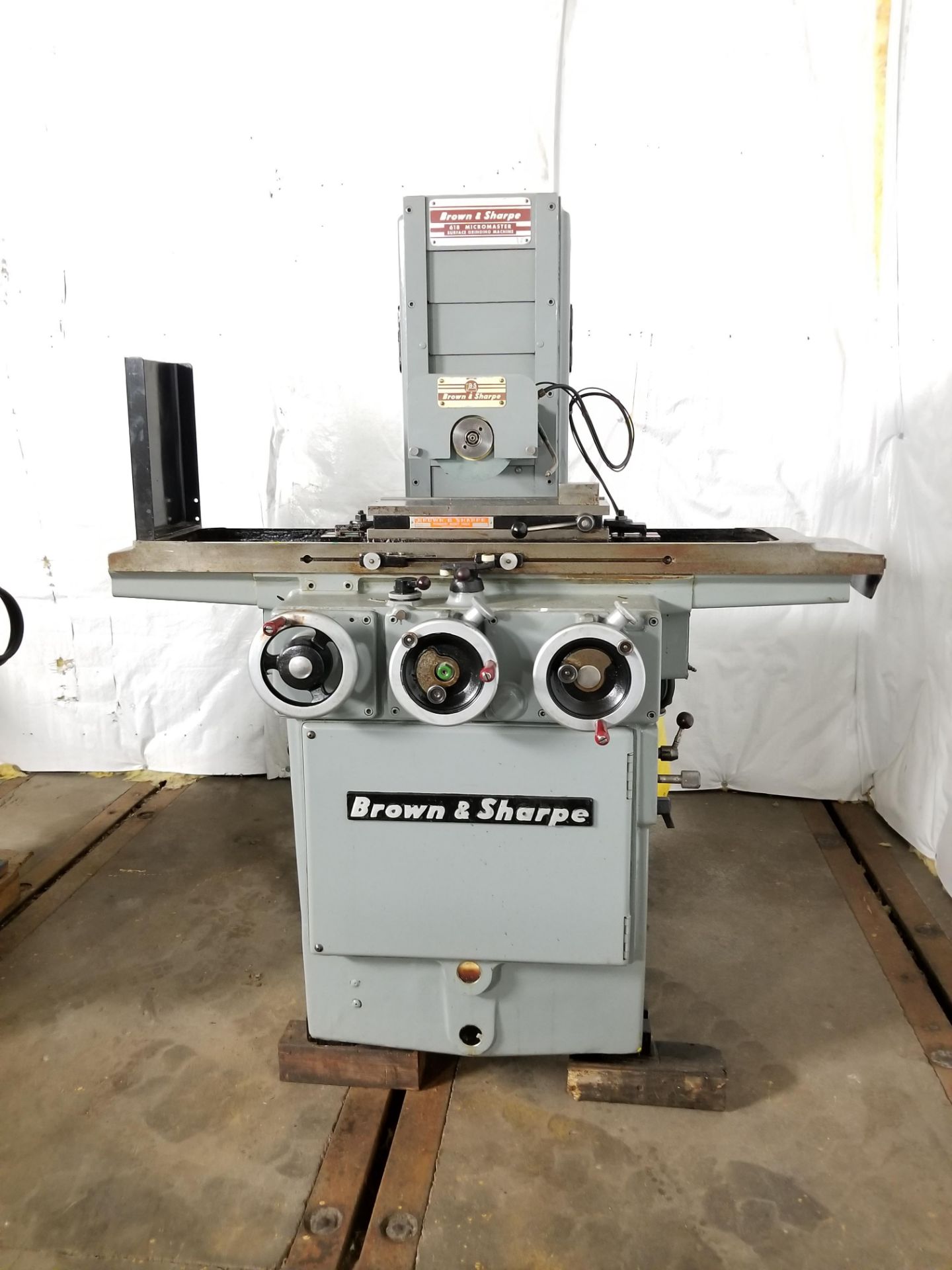 1966 BROWN & SHARPE MICROMASTER HYDRAULIC SURFACE GRINDER, MODEL 618, B&S PERMANENT MAGNETIC - Image 2 of 5