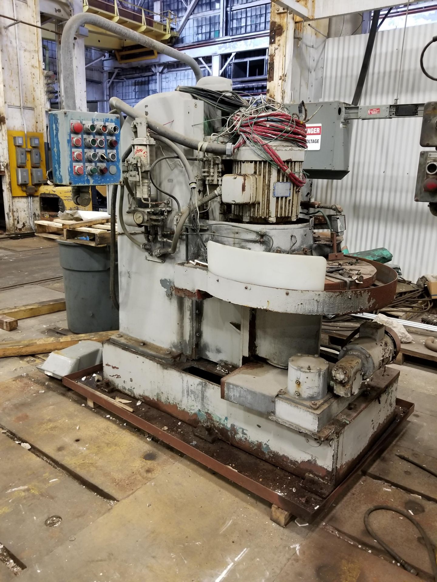 GARDNER ROTARY FINISHER, MODEL 1V18, SN 862-1, 29'' DIA TABLE, (10) DIE STATION TABLE, PUSH BUTTON - Image 4 of 5